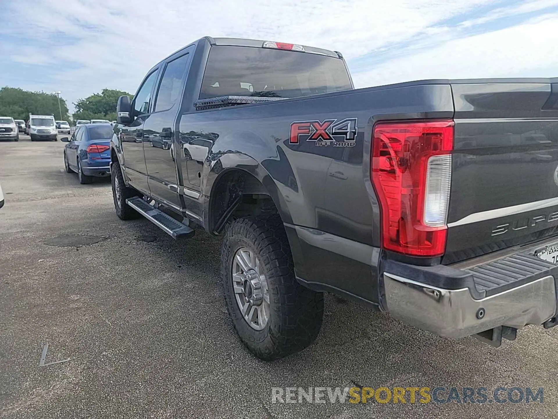 18 Photograph of a damaged car 1FT7W2B65KEC22842 FORD F250 2019