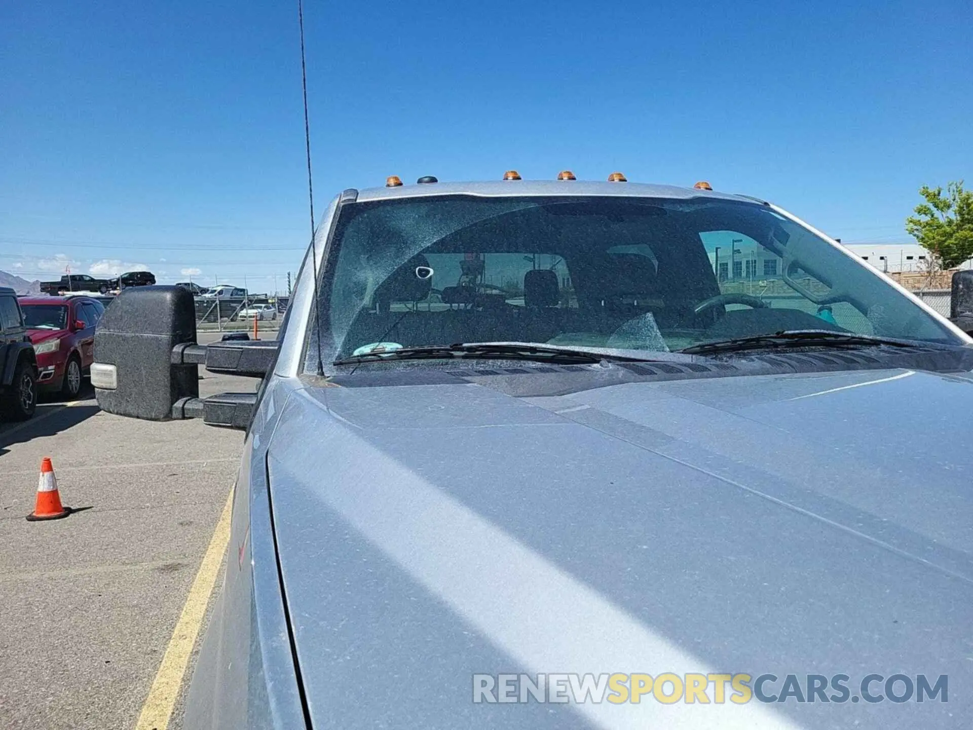 18 Photograph of a damaged car 1FT7W2B65KEF31274 FORD F250 2019
