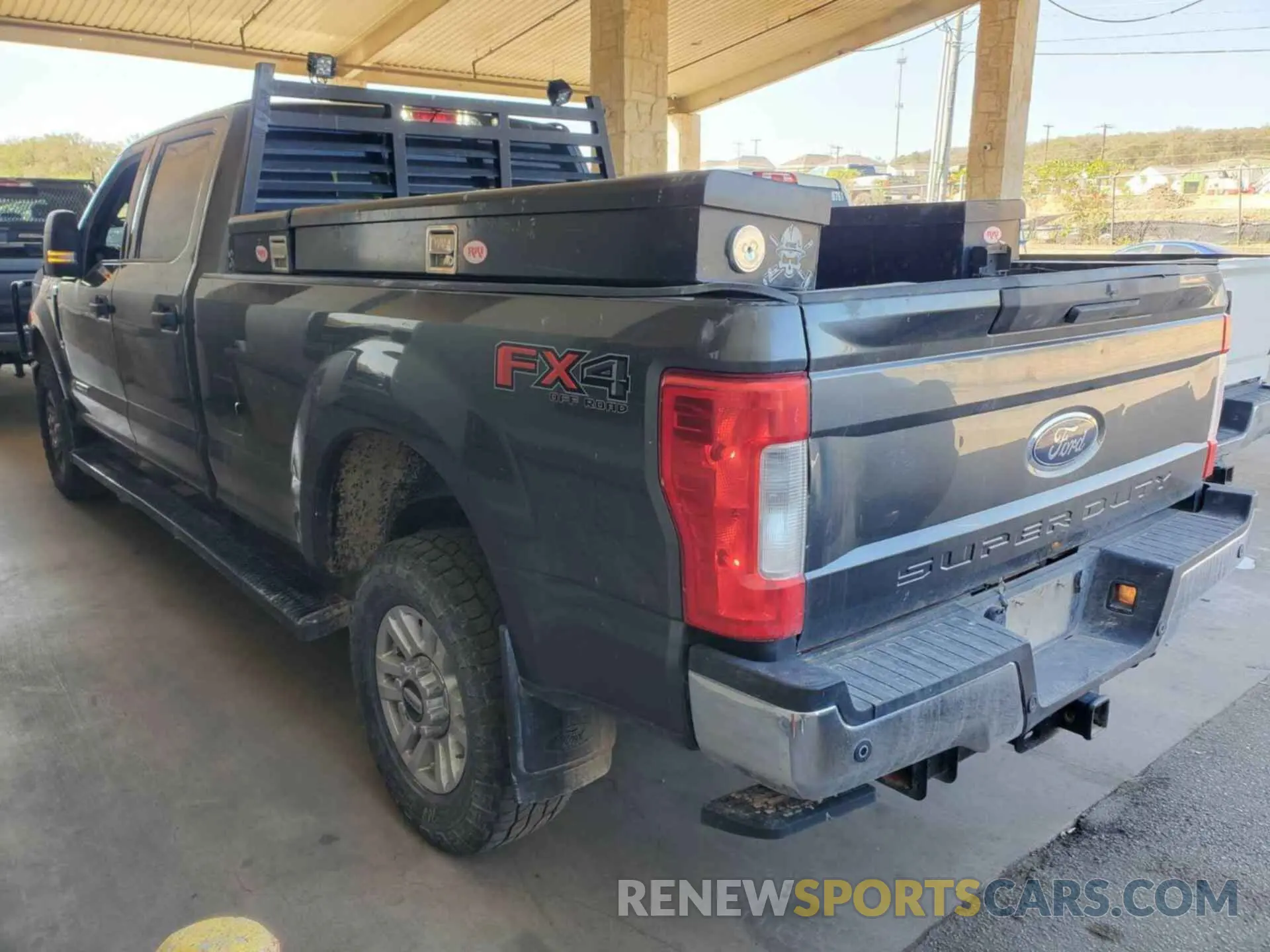 18 Photograph of a damaged car 1FT7W2BT0KEC61716 FORD F250 2019