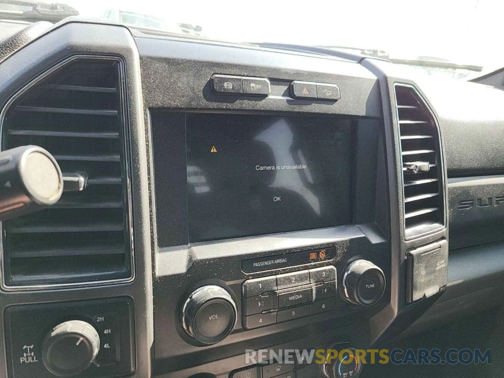 18 Photograph of a damaged car 1FT7W2BT1KEC50451 FORD F250 2019