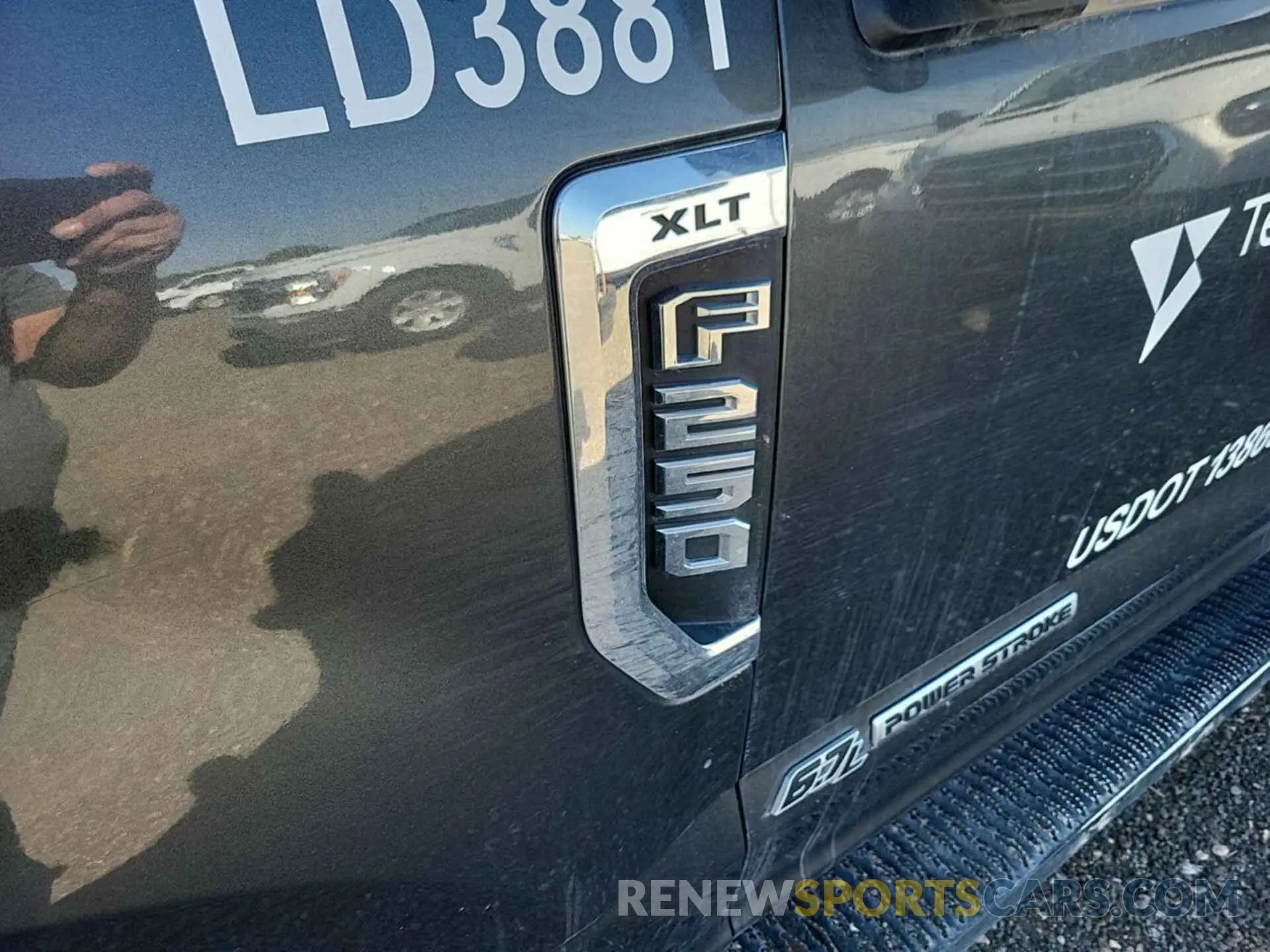 18 Photograph of a damaged car 1FT7W2BT1KEF25400 FORD F250 2019