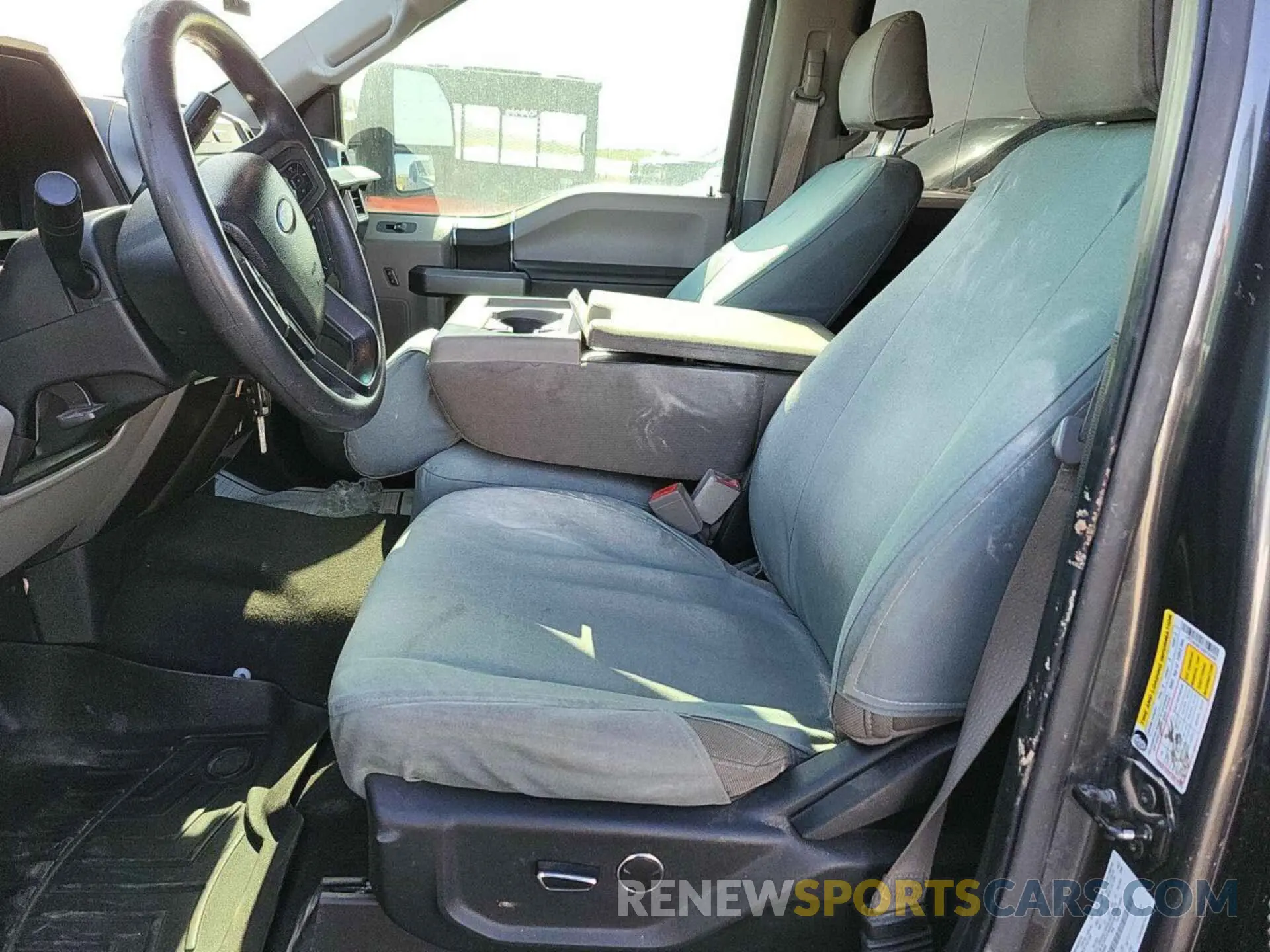 28 Photograph of a damaged car 1FT7W2BT1KEF25400 FORD F250 2019