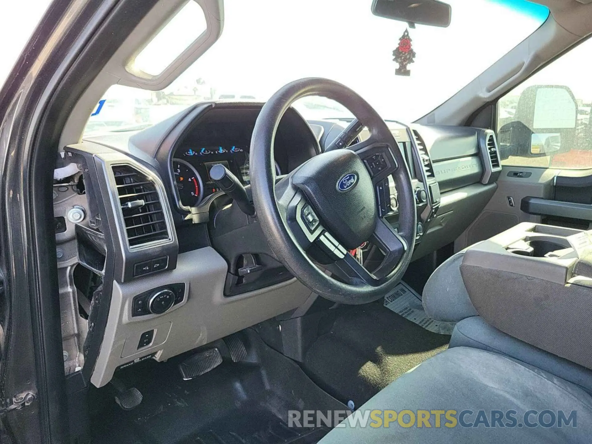 29 Photograph of a damaged car 1FT7W2BT1KEF25400 FORD F250 2019
