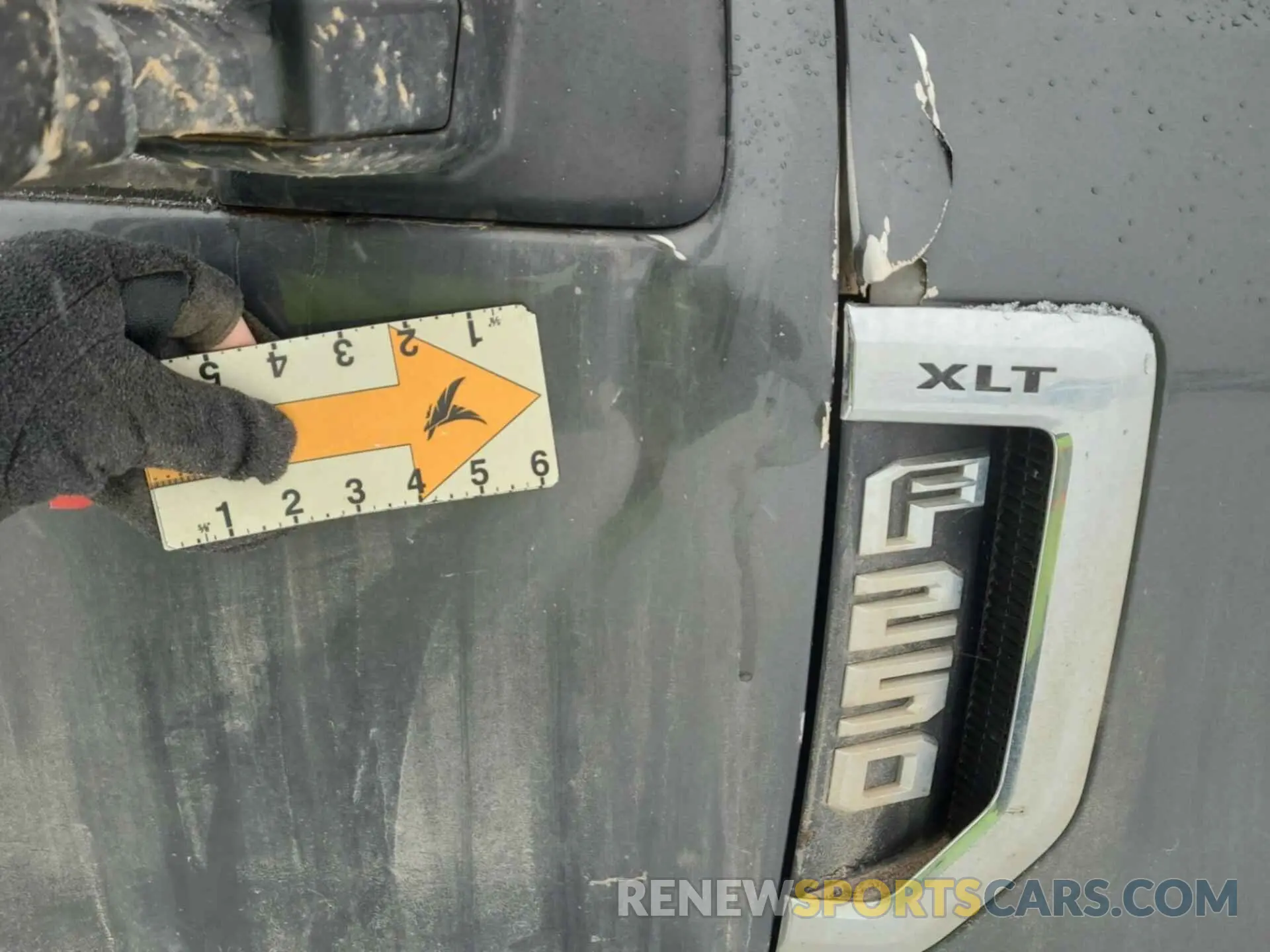 4 Photograph of a damaged car 1FT7W2BT3KEC61743 FORD F250 2019