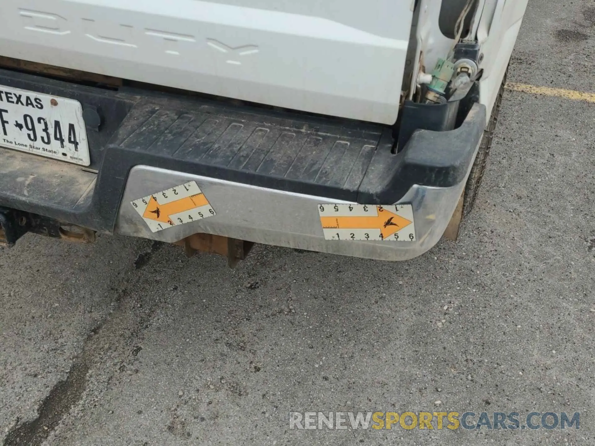 29 Photograph of a damaged car 1FT7W2BT4KEC45387 FORD F250 2019