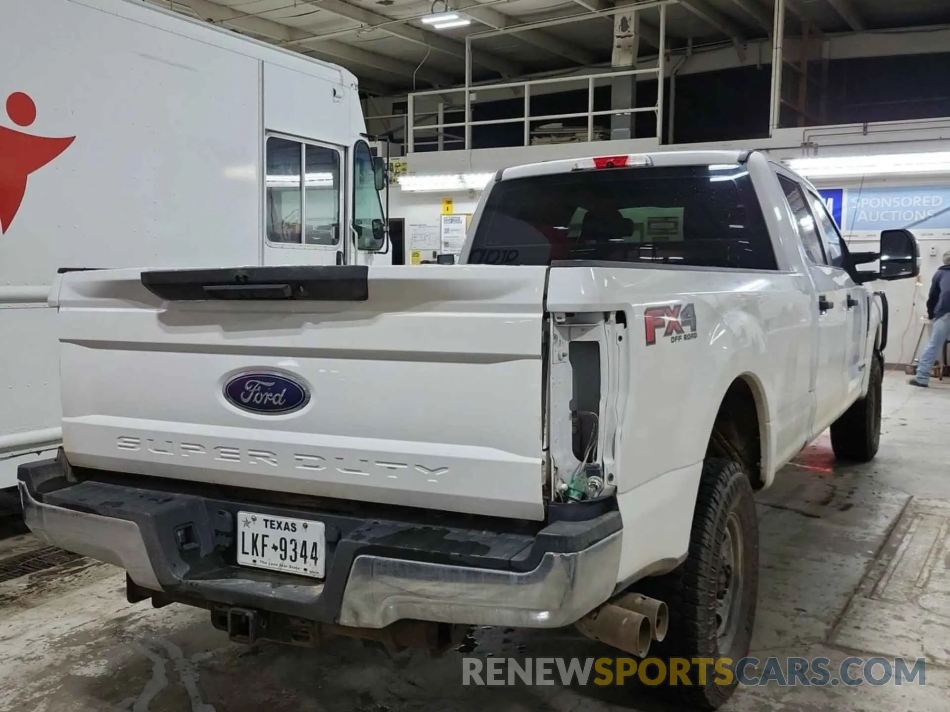 4 Photograph of a damaged car 1FT7W2BT4KEC45387 FORD F250 2019