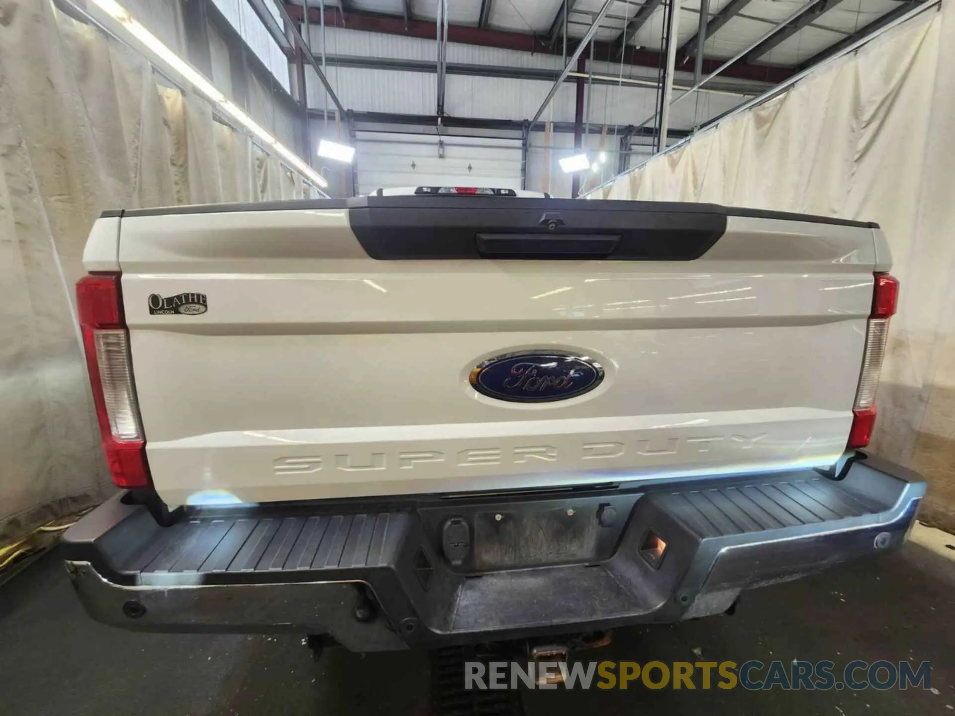 28 Photograph of a damaged car 1FT7W2BT4KEF59539 FORD F250 2019