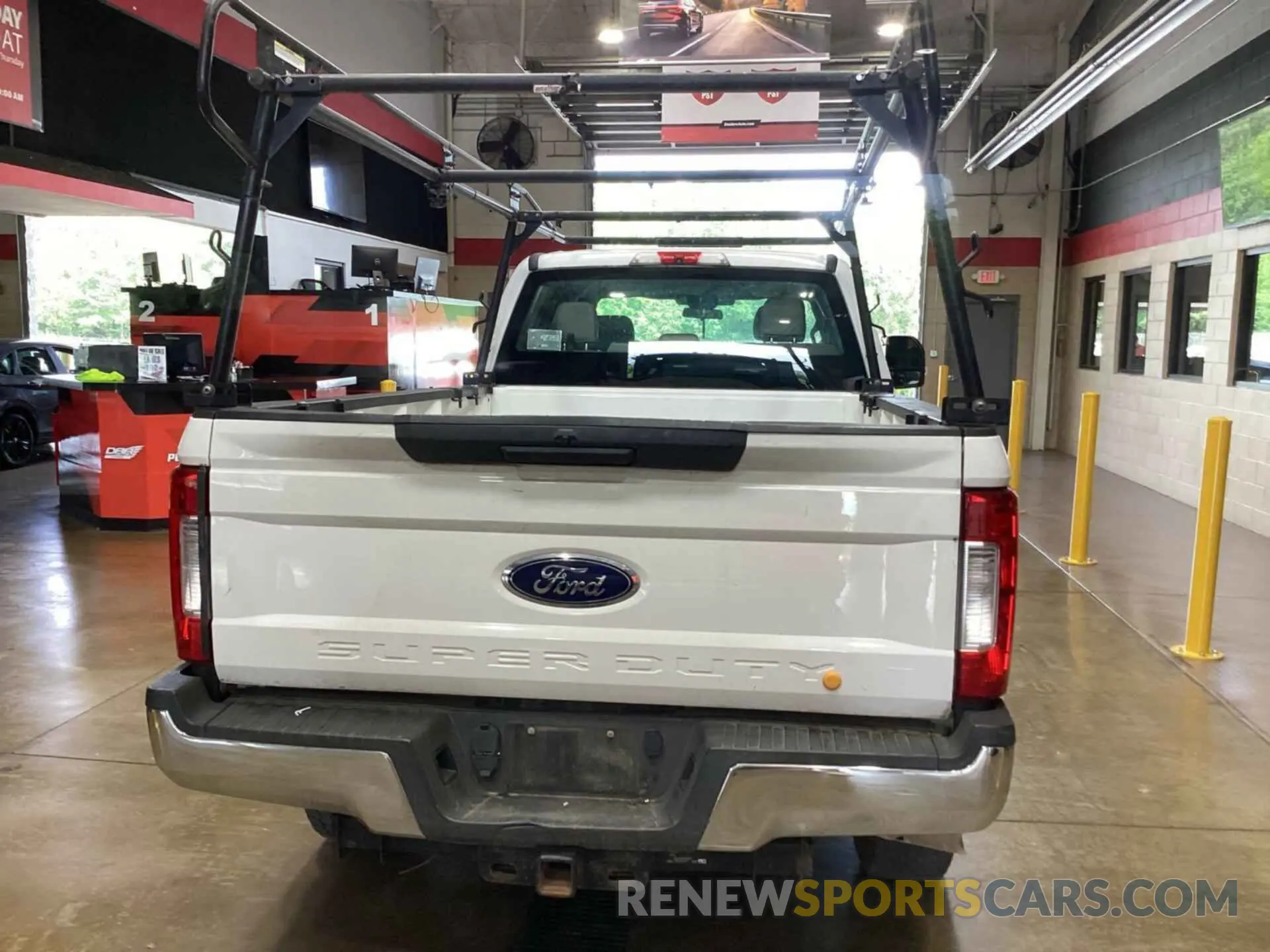 25 Photograph of a damaged car 1FT7W2BT5KEF57380 FORD F250 2019