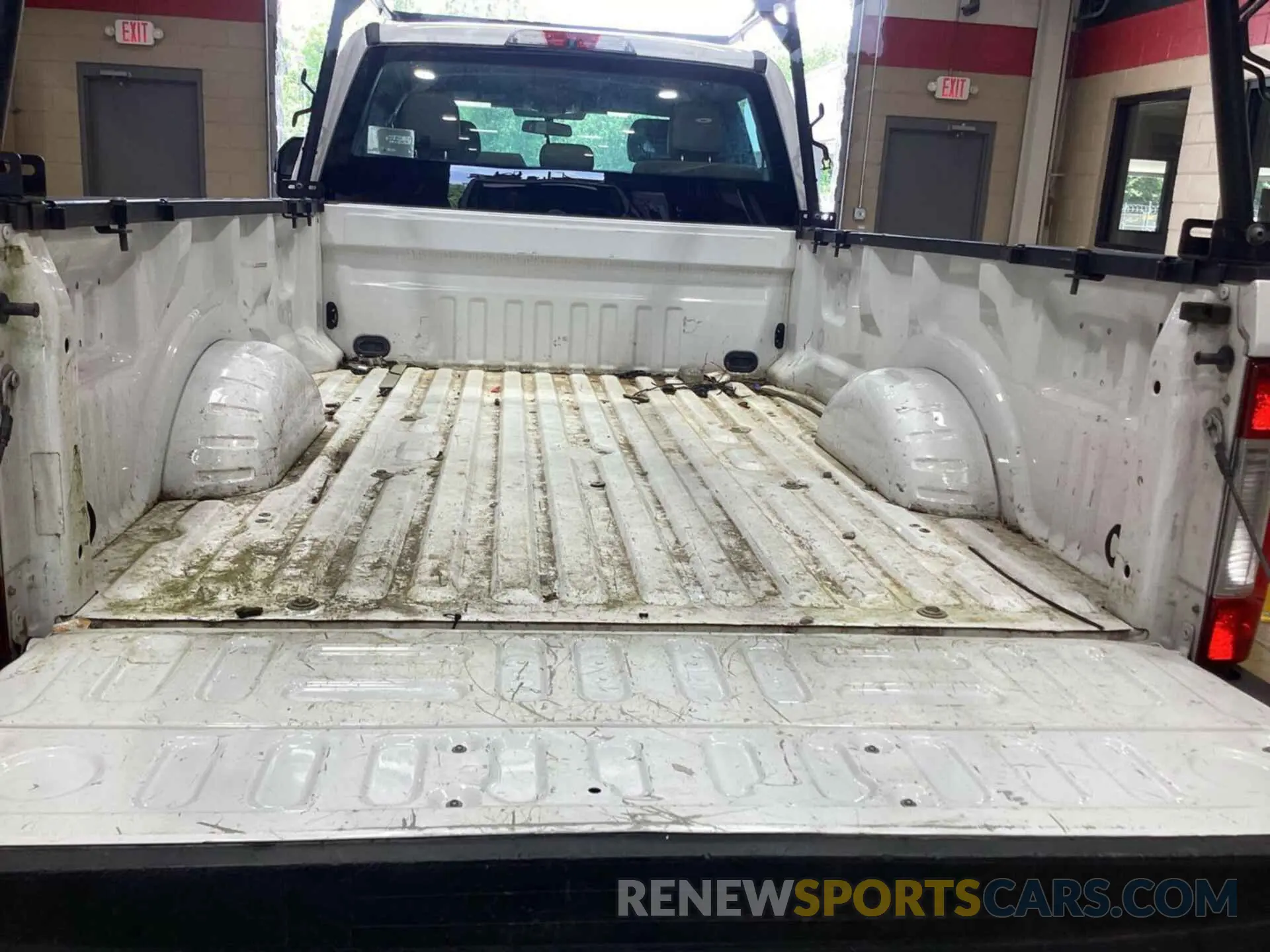 32 Photograph of a damaged car 1FT7W2BT5KEF57380 FORD F250 2019