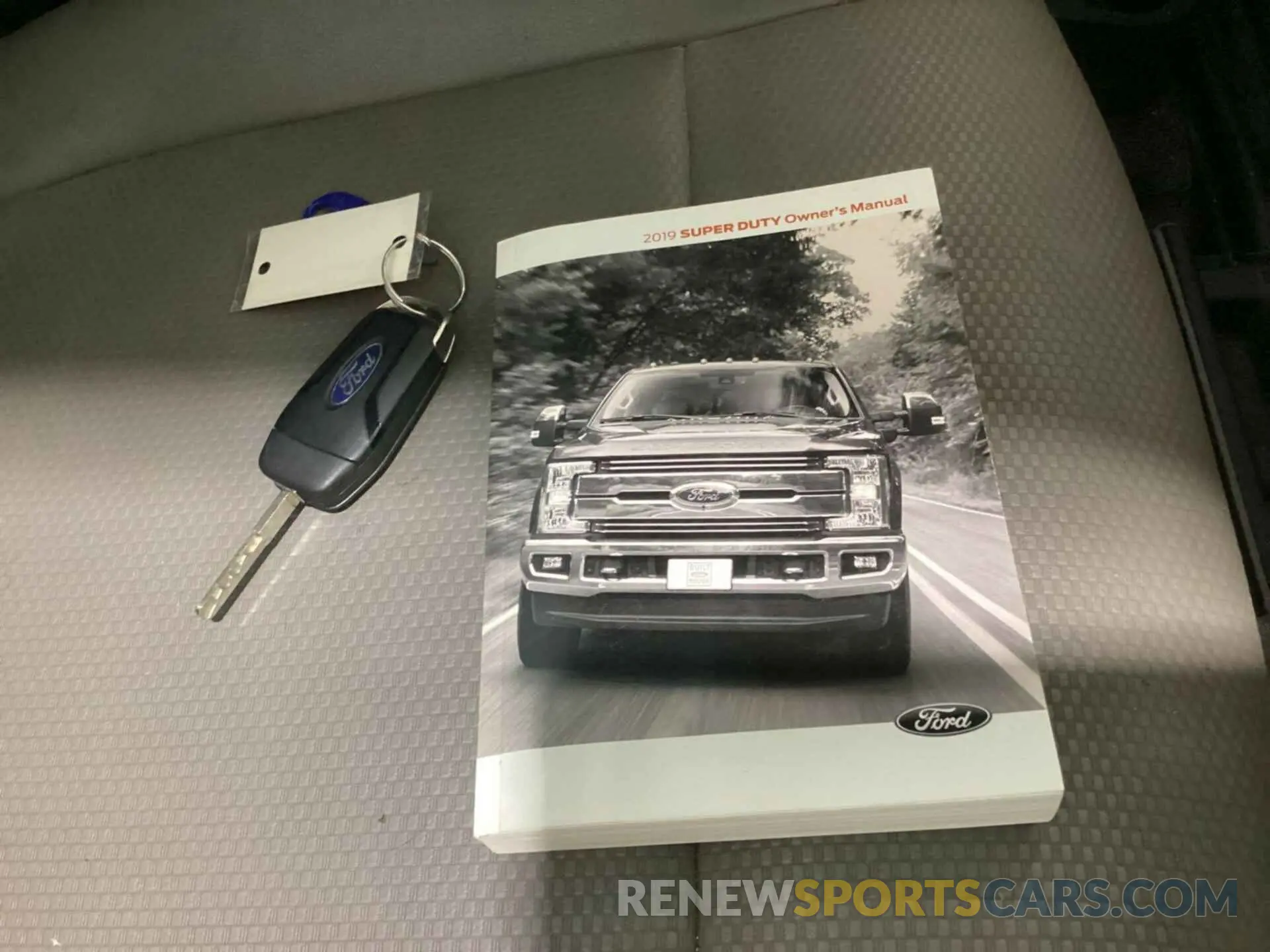 33 Photograph of a damaged car 1FT7W2BT5KEF57380 FORD F250 2019