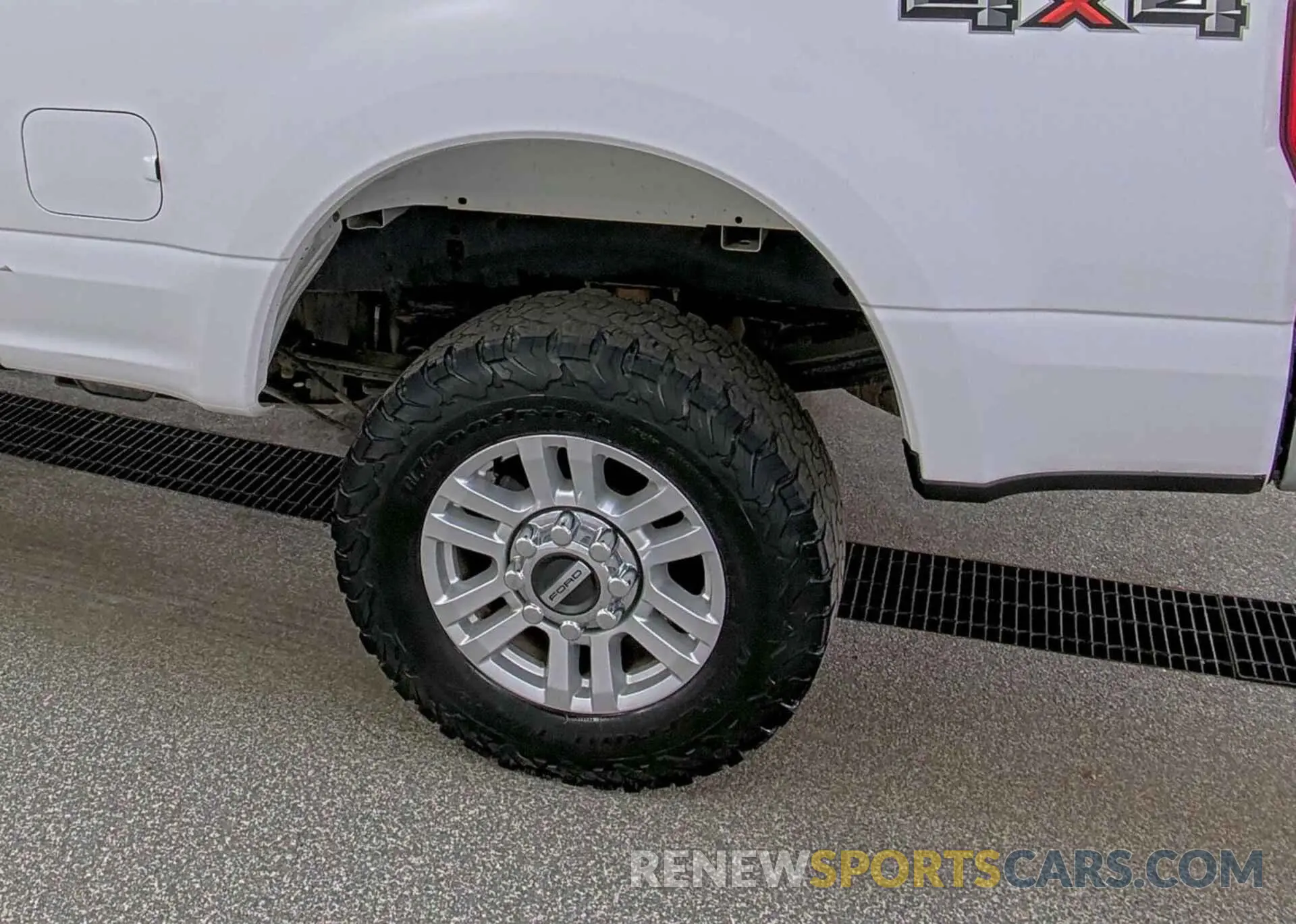 18 Photograph of a damaged car 1FT7W2BT7KEG47968 FORD F250 2019
