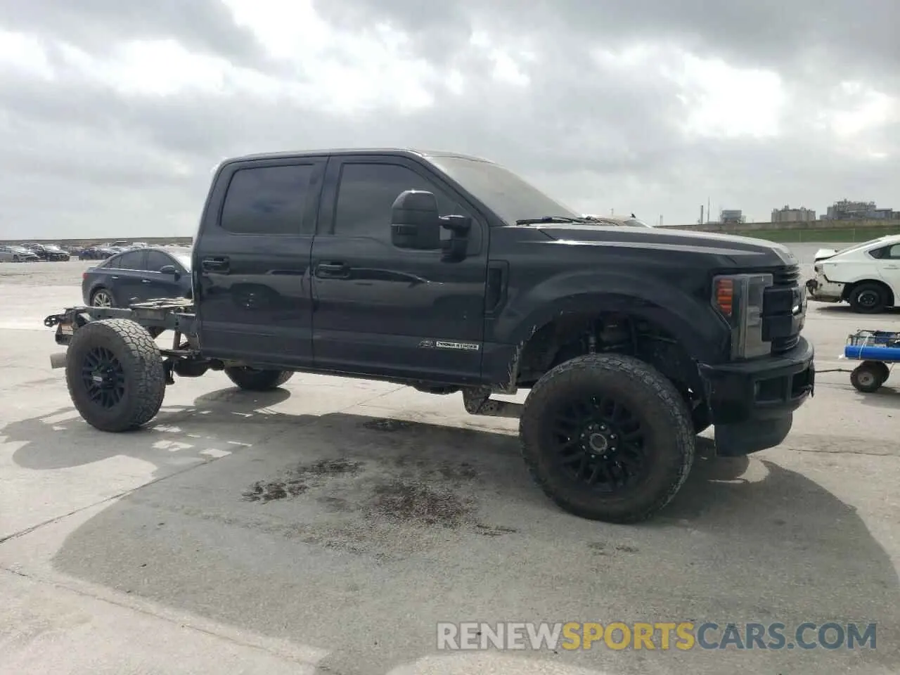 4 Photograph of a damaged car 1FT7W2BT8KEG83331 FORD F250 2019