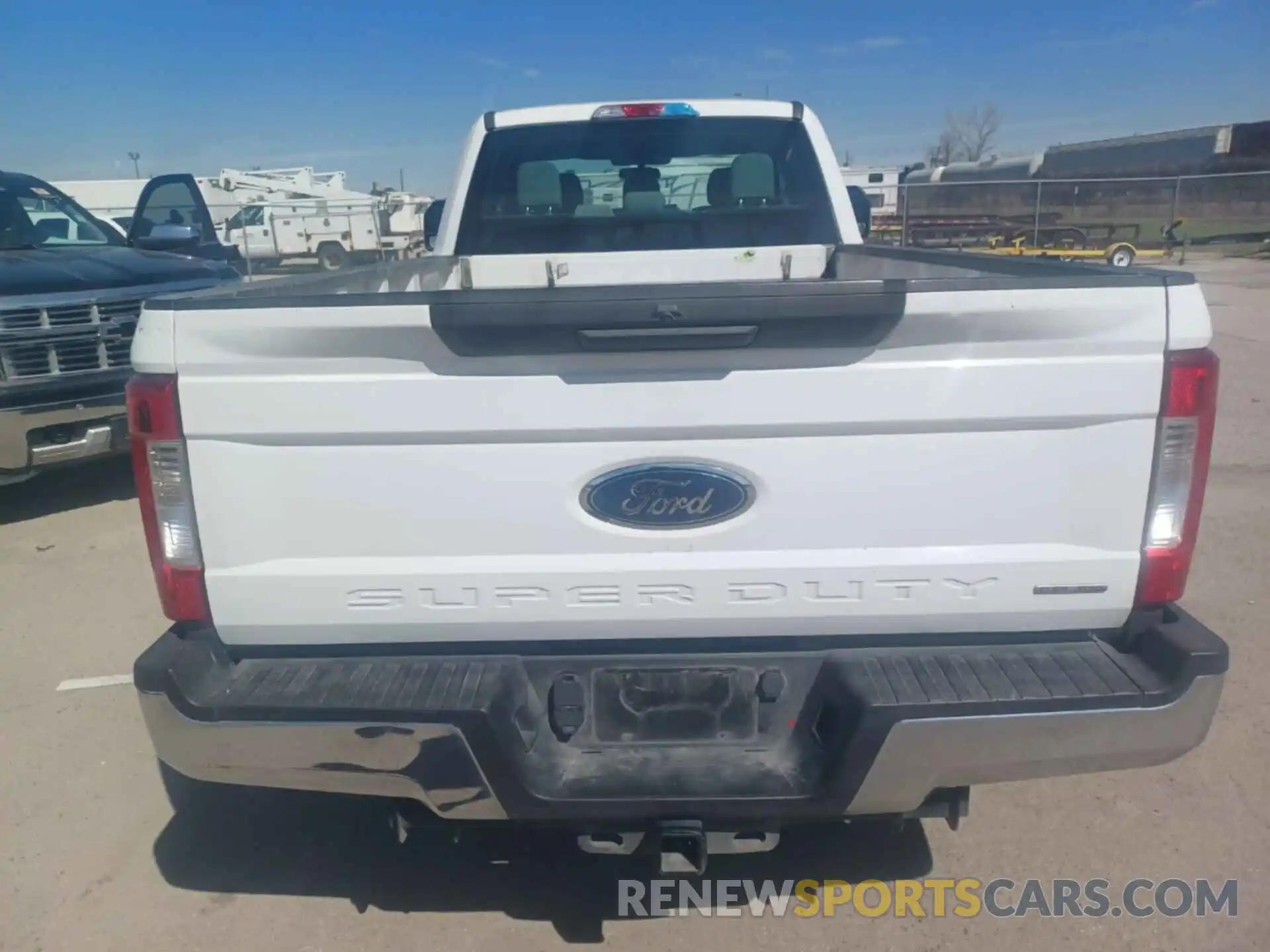 18 Photograph of a damaged car 1FT7X2A60KED14973 FORD F250 2019