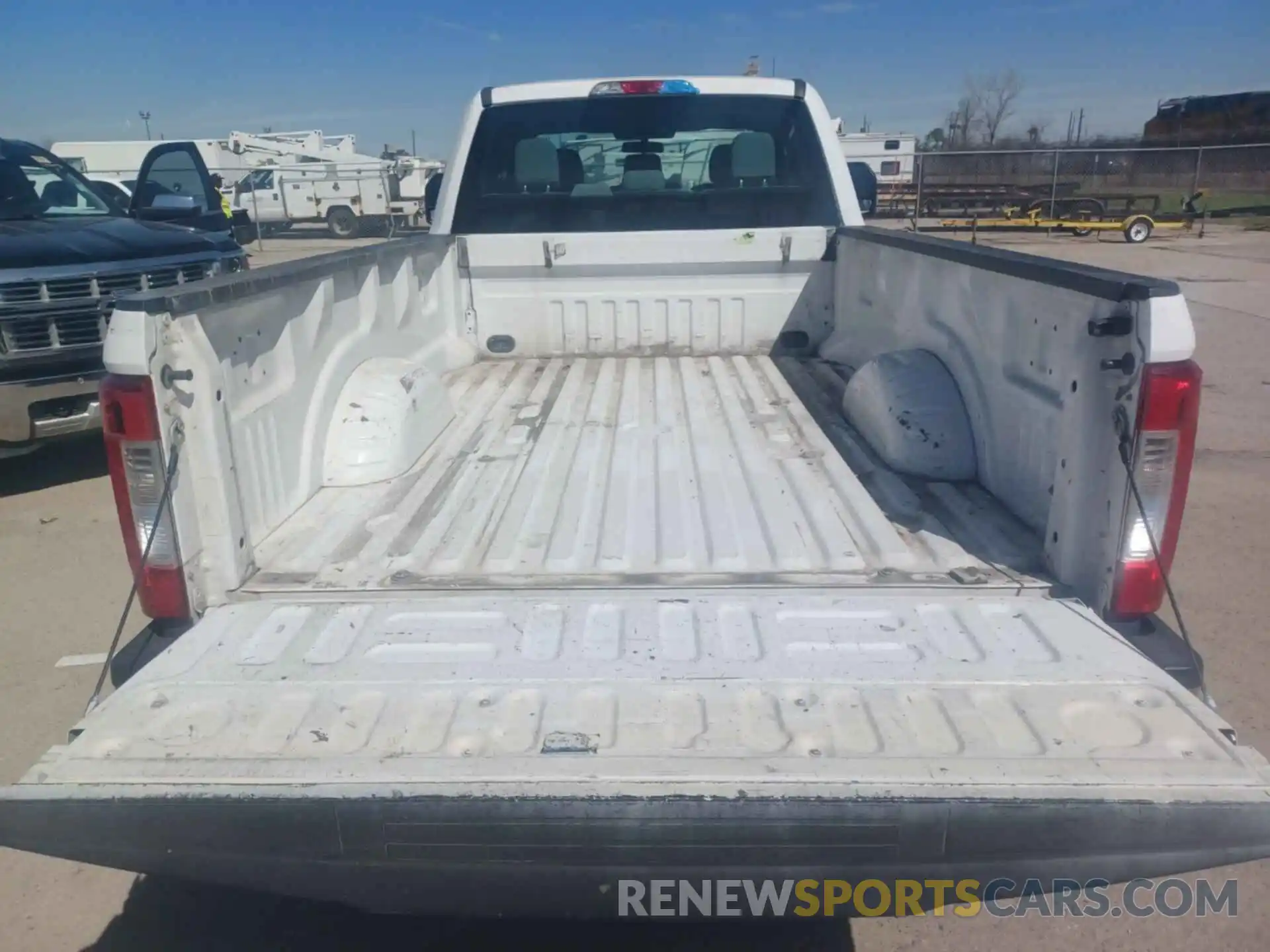 5 Photograph of a damaged car 1FT7X2A60KED14973 FORD F250 2019