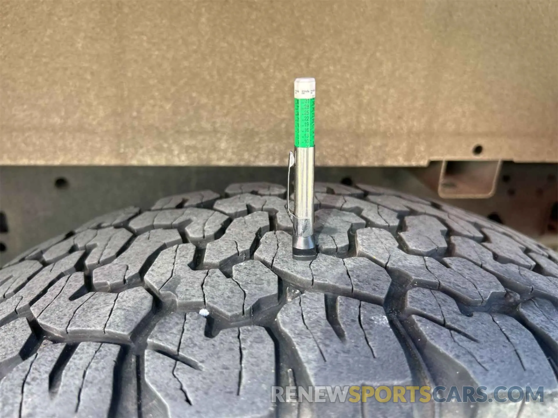 4 Photograph of a damaged car 1FT7X2A61KEE68611 FORD F250 2019