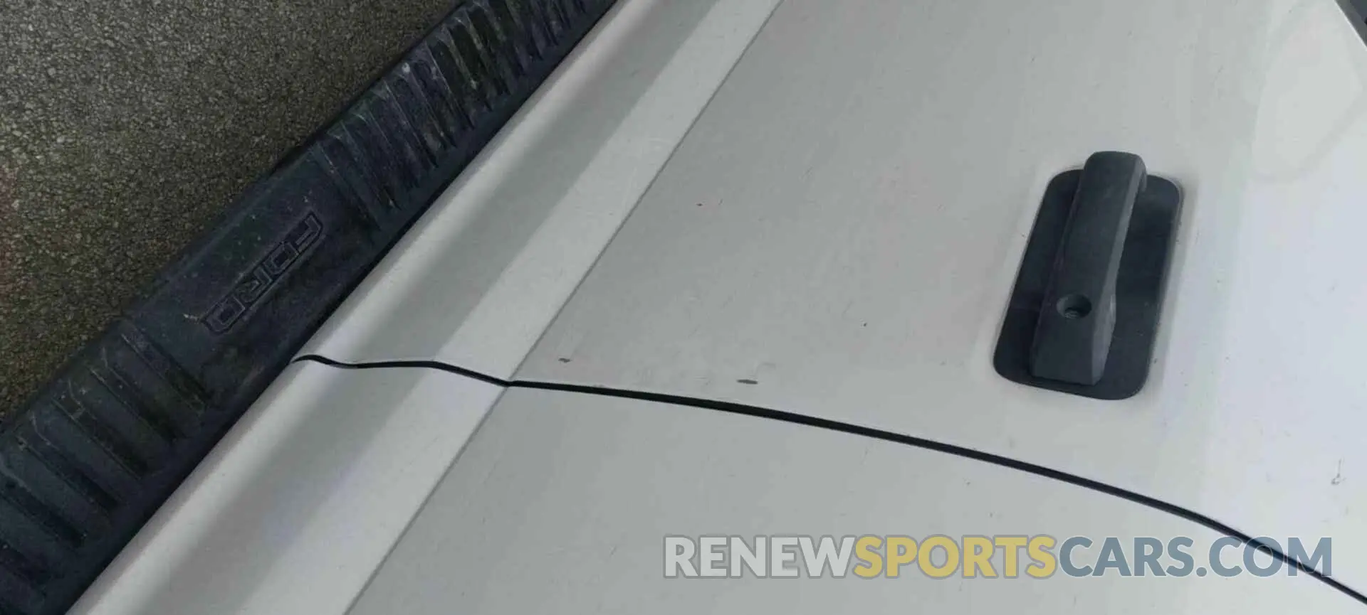 18 Photograph of a damaged car 1FT7X2B60KEC45118 FORD F250 2019