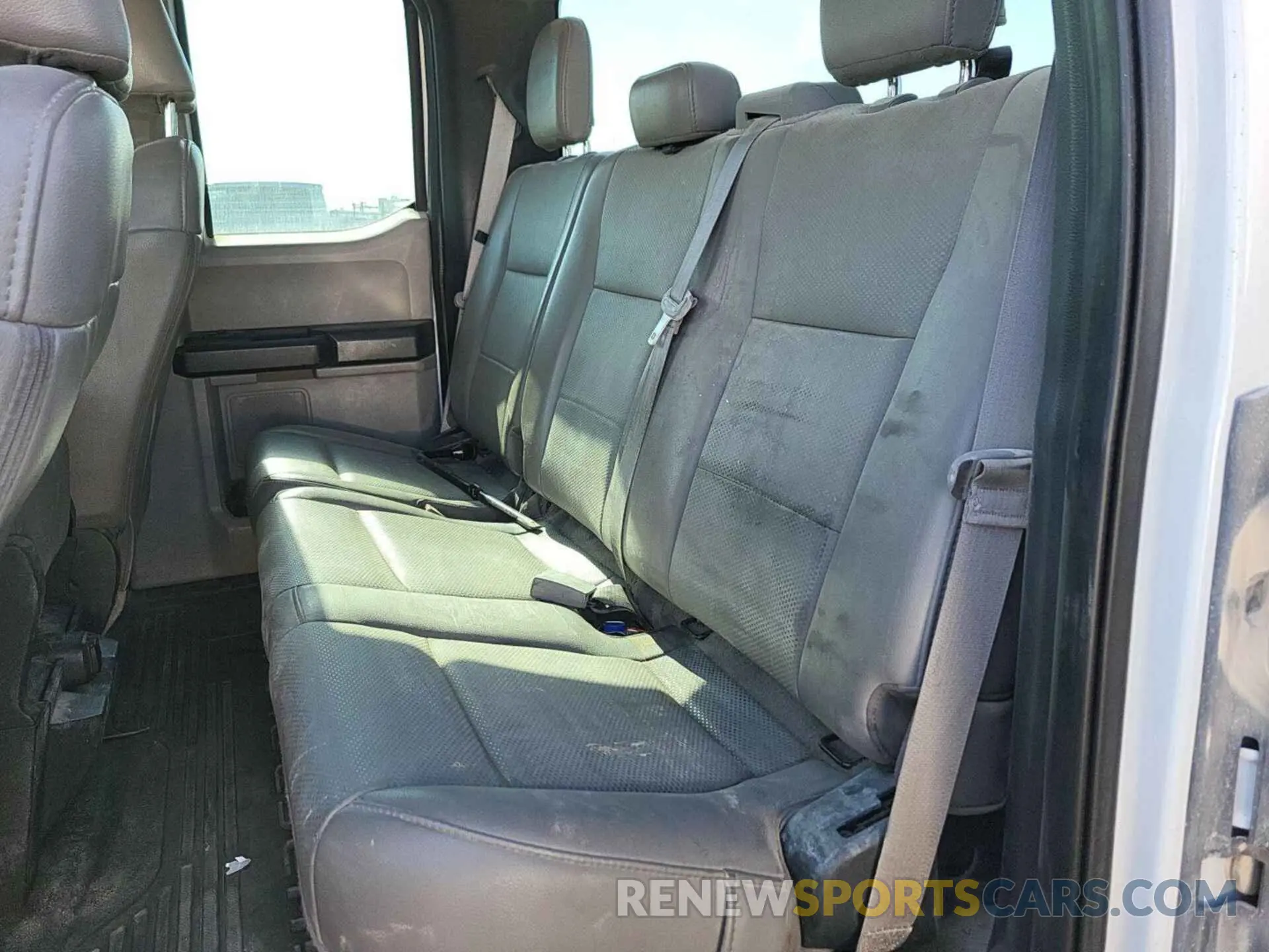 5 Photograph of a damaged car 1FT7X2B64KEG54884 FORD F250 2019