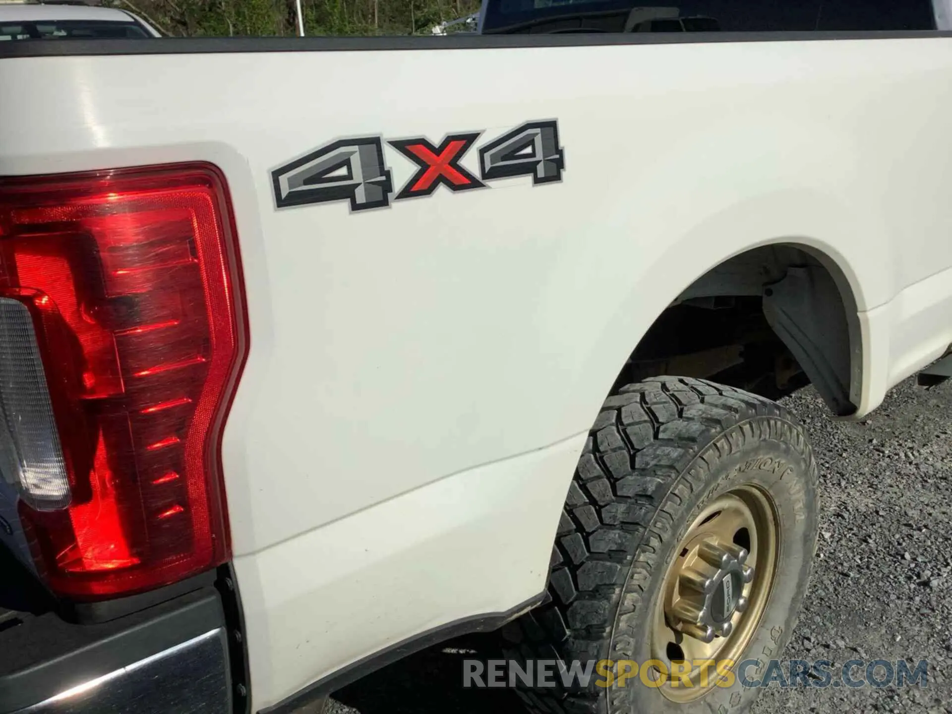 17 Photograph of a damaged car 1FT7X2B66KEC60951 FORD F250 2019