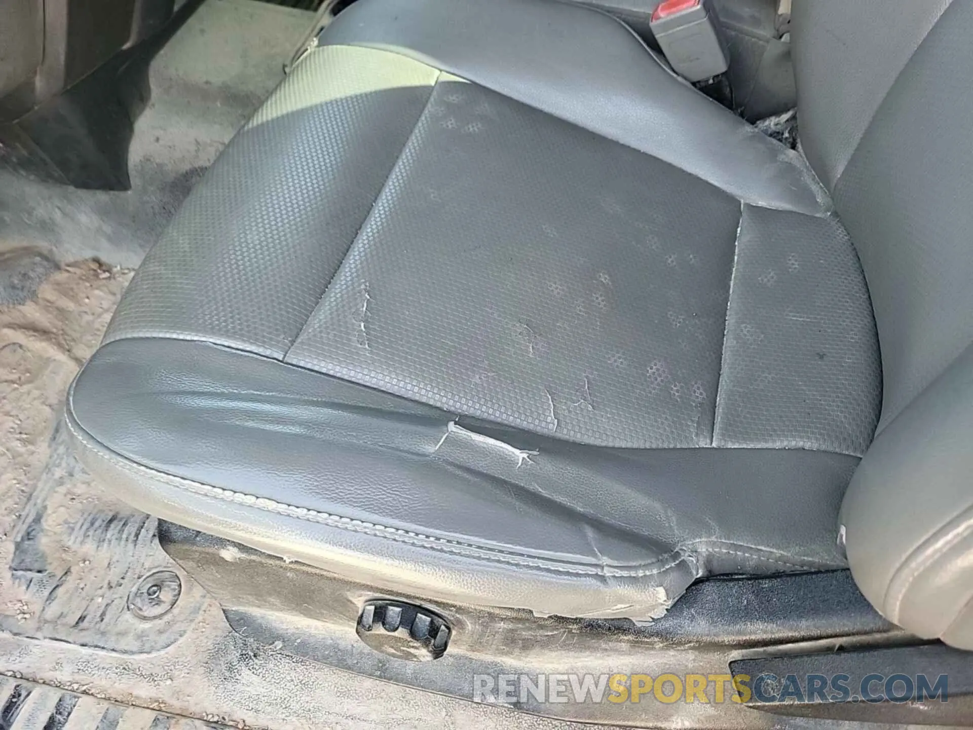18 Photograph of a damaged car 1FT7X2B67KED41490 FORD F250 2019