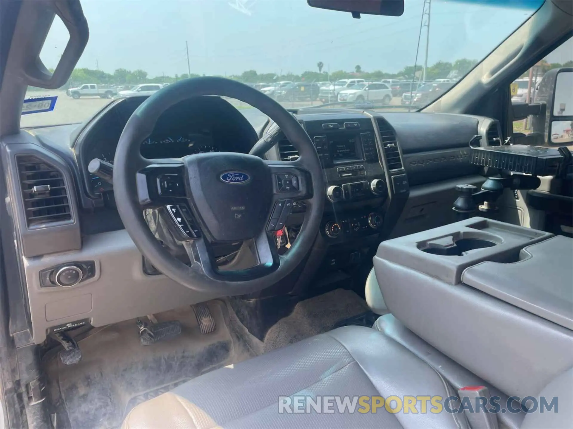 19 Photograph of a damaged car 1FT7X2B68KEF83088 FORD F250 2019