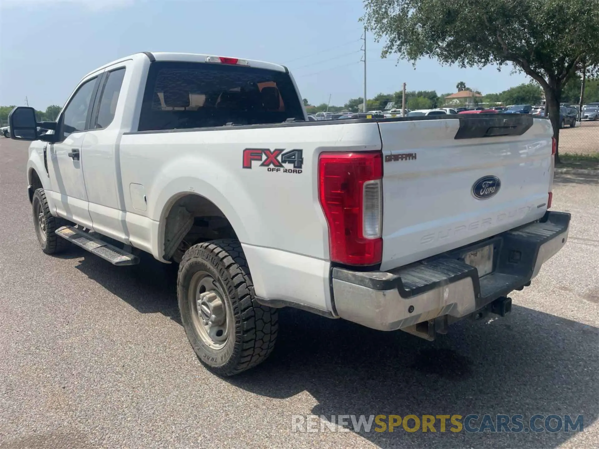 24 Photograph of a damaged car 1FT7X2B68KEF83088 FORD F250 2019