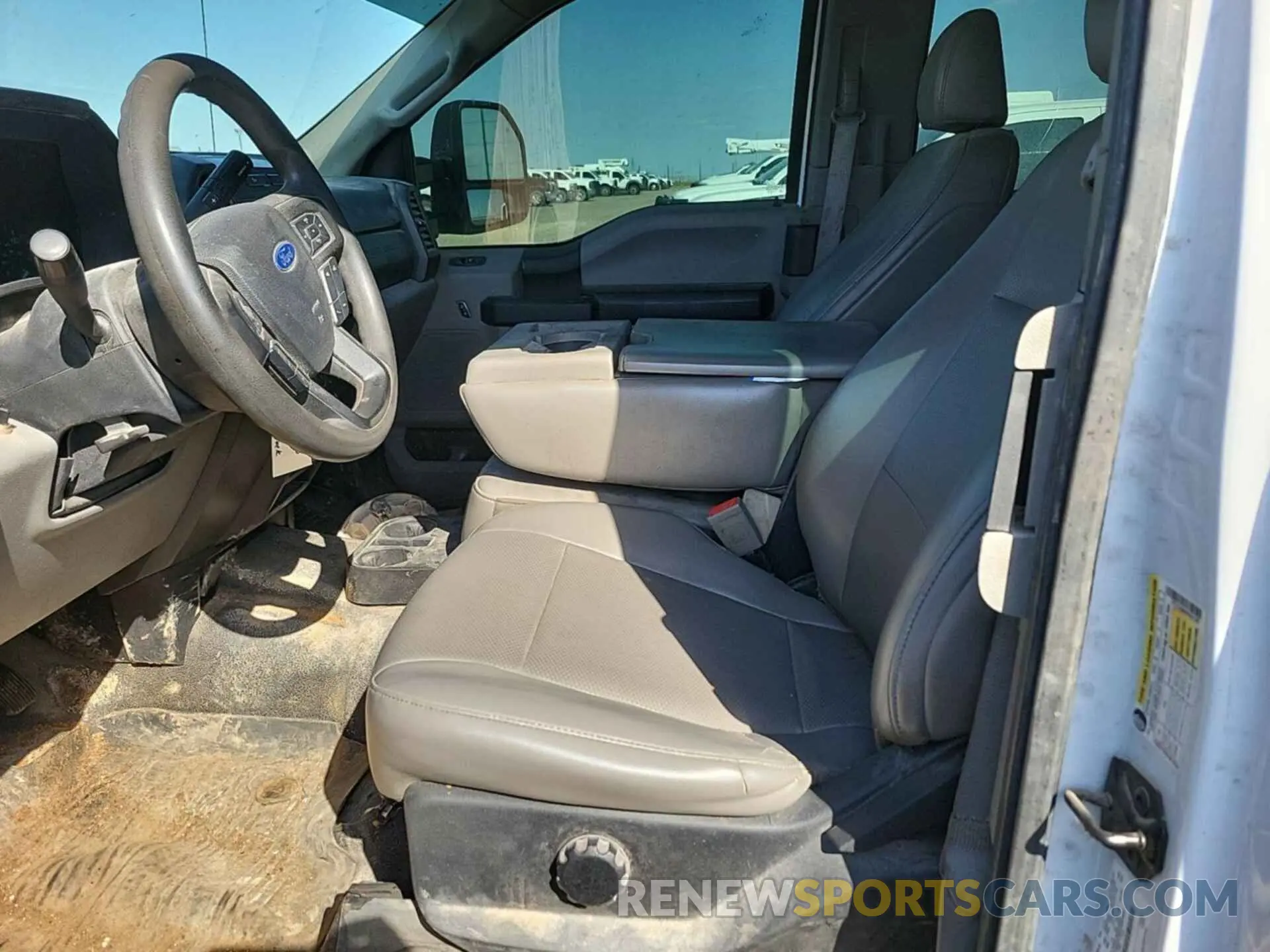 25 Photograph of a damaged car 1FT7X2B69KED27381 FORD F250 2019