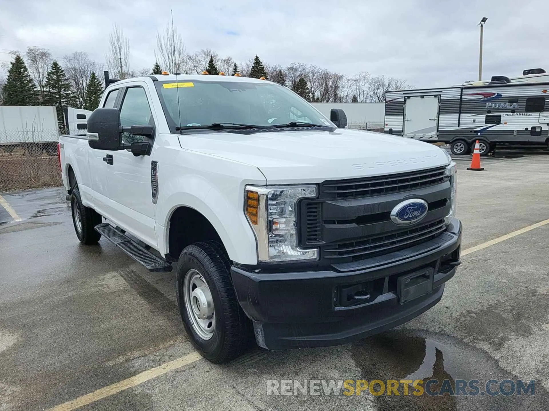 18 Photograph of a damaged car 1FT7X2B69KEG11724 FORD F250 2019