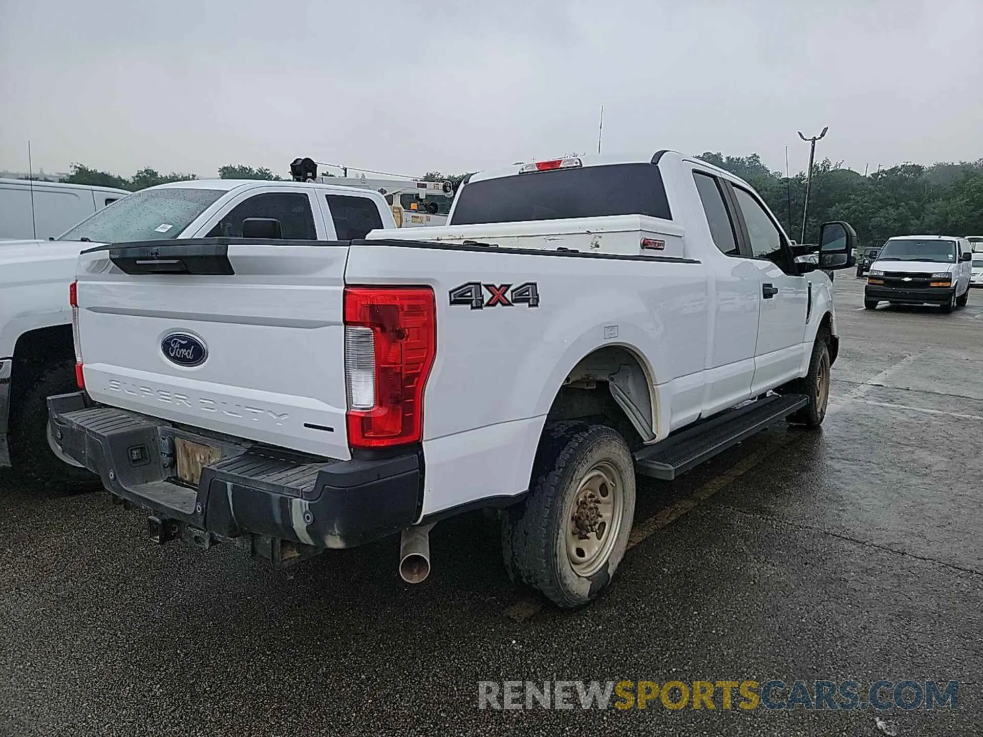 18 Photograph of a damaged car 1FT7X2B6XKEG11621 FORD F250 2019