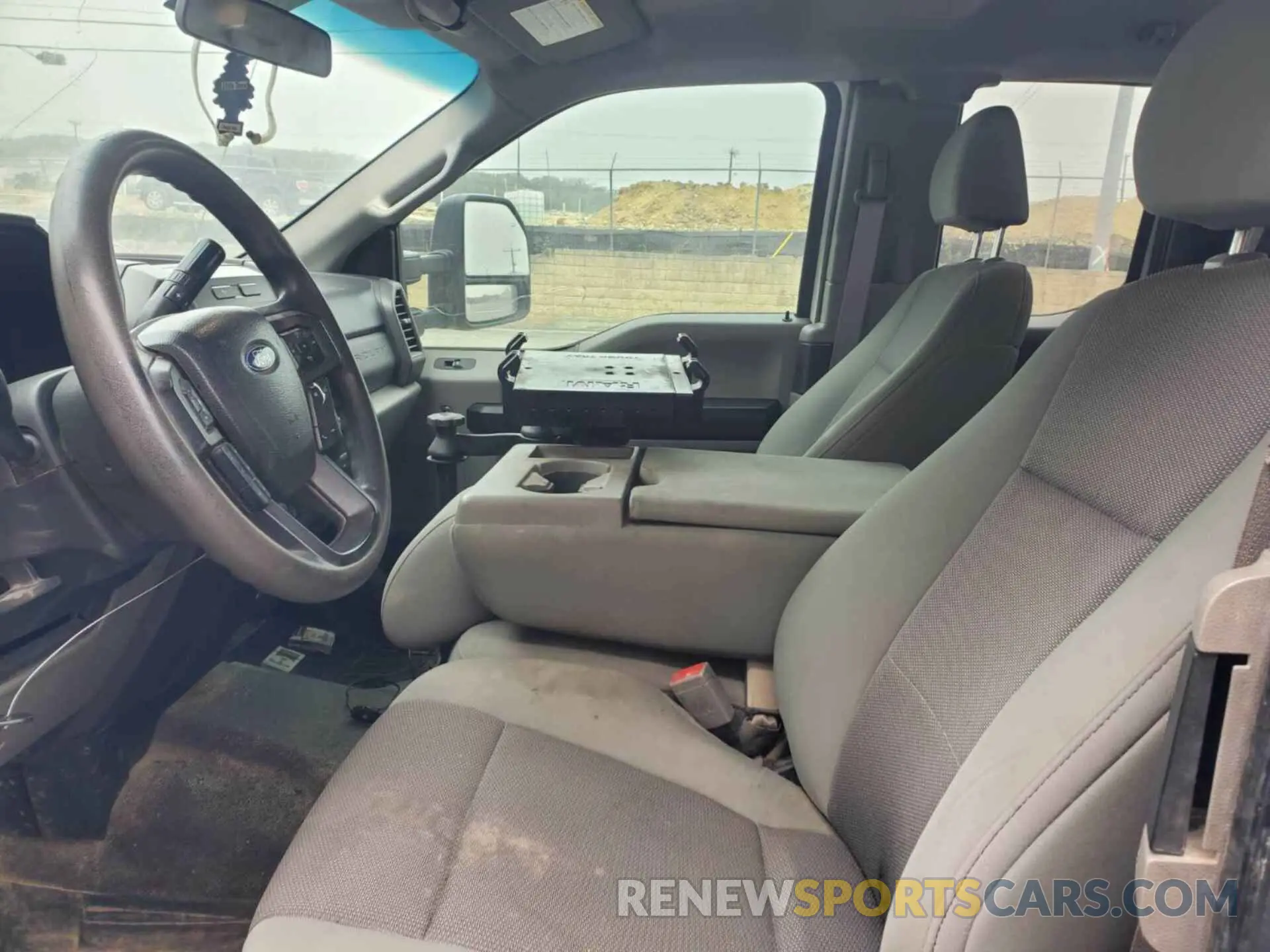 29 Photograph of a damaged car 1FT7X2B6XKEG11621 FORD F250 2019