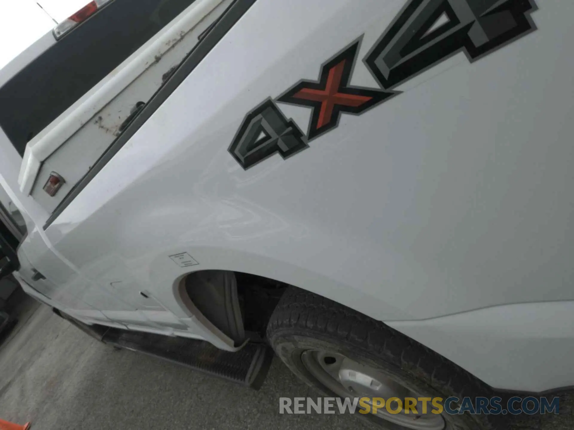 9 Photograph of a damaged car 1FT7X2B6XKEG11621 FORD F250 2019