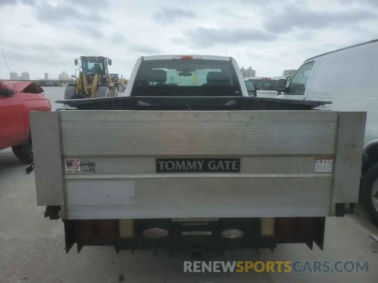 6 Photograph of a damaged car 1FTBF2A65KEF79191 FORD F250 2019