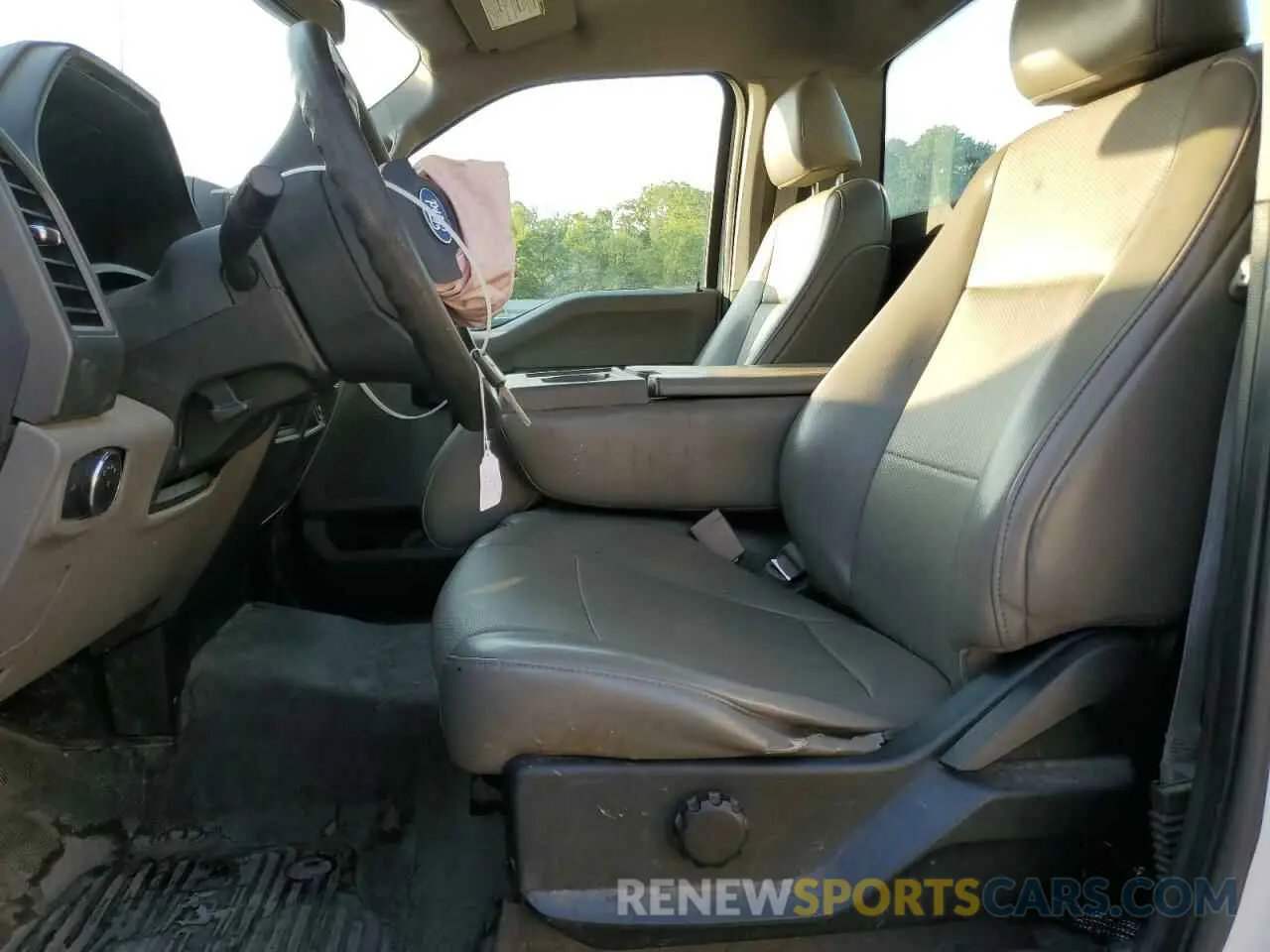 7 Photograph of a damaged car 1FTBF2A68KEC65664 FORD F250 2019