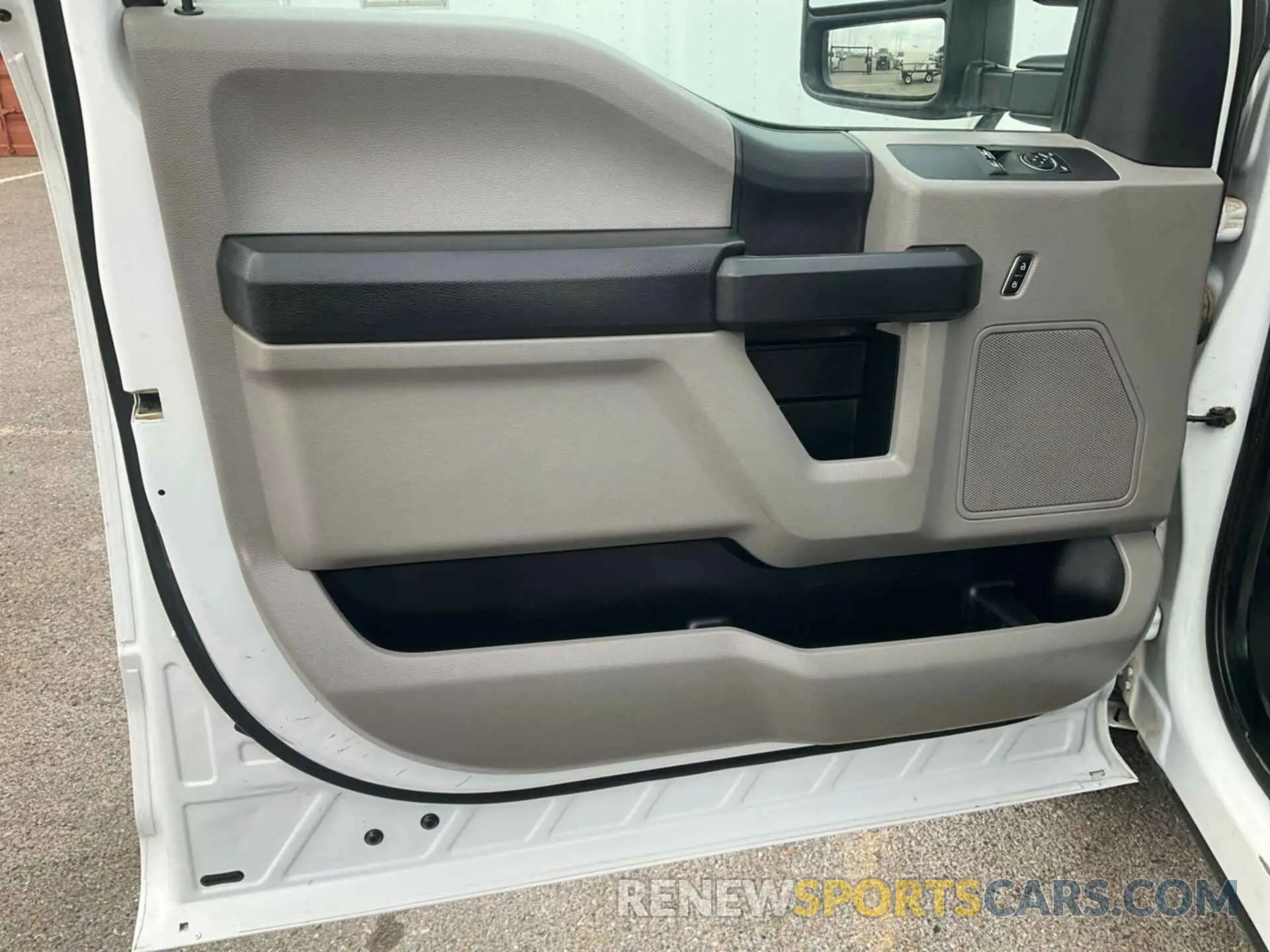 19 Photograph of a damaged car 1FTBF2A69KEC83087 FORD F250 2019