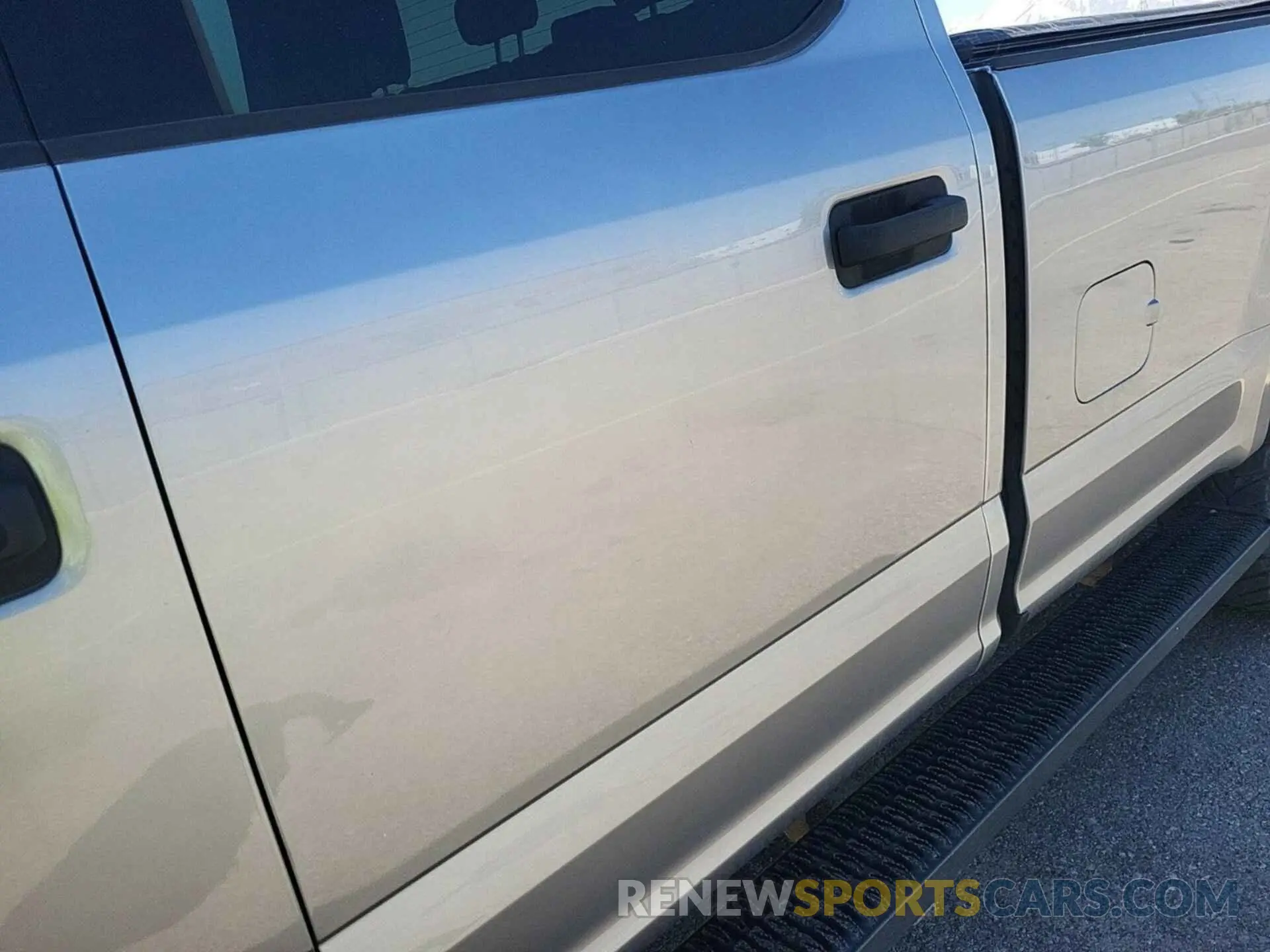 18 Photograph of a damaged car 1FT7W2B63LED61353 FORD F250 2020