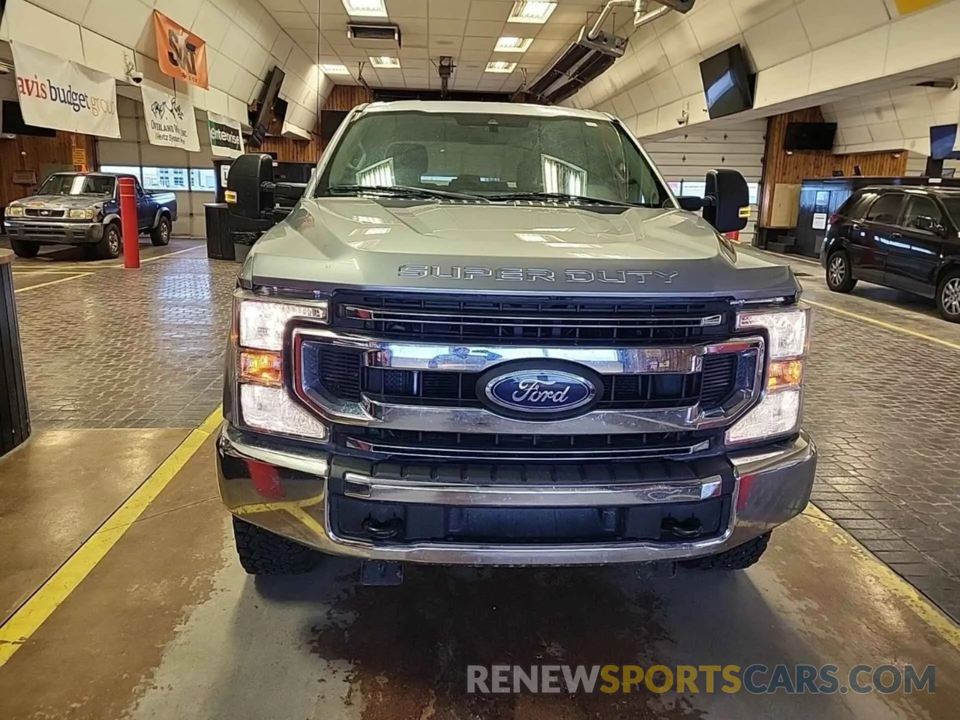 32 Photograph of a damaged car 1FT7W2B6XLED61351 FORD F250 2020