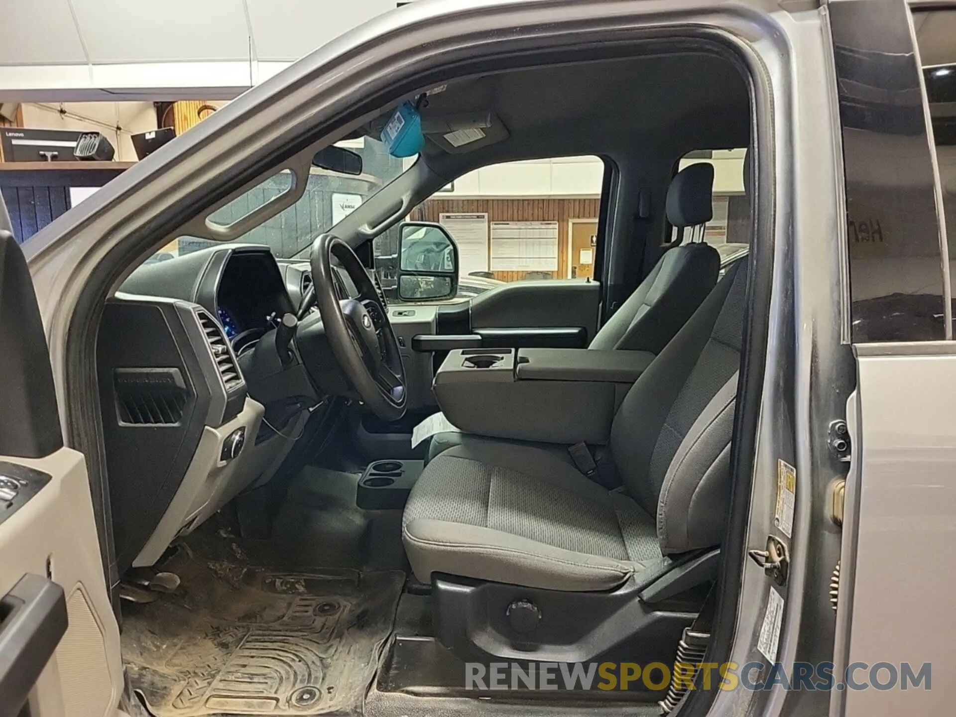 33 Photograph of a damaged car 1FT7W2B6XLED61351 FORD F250 2020