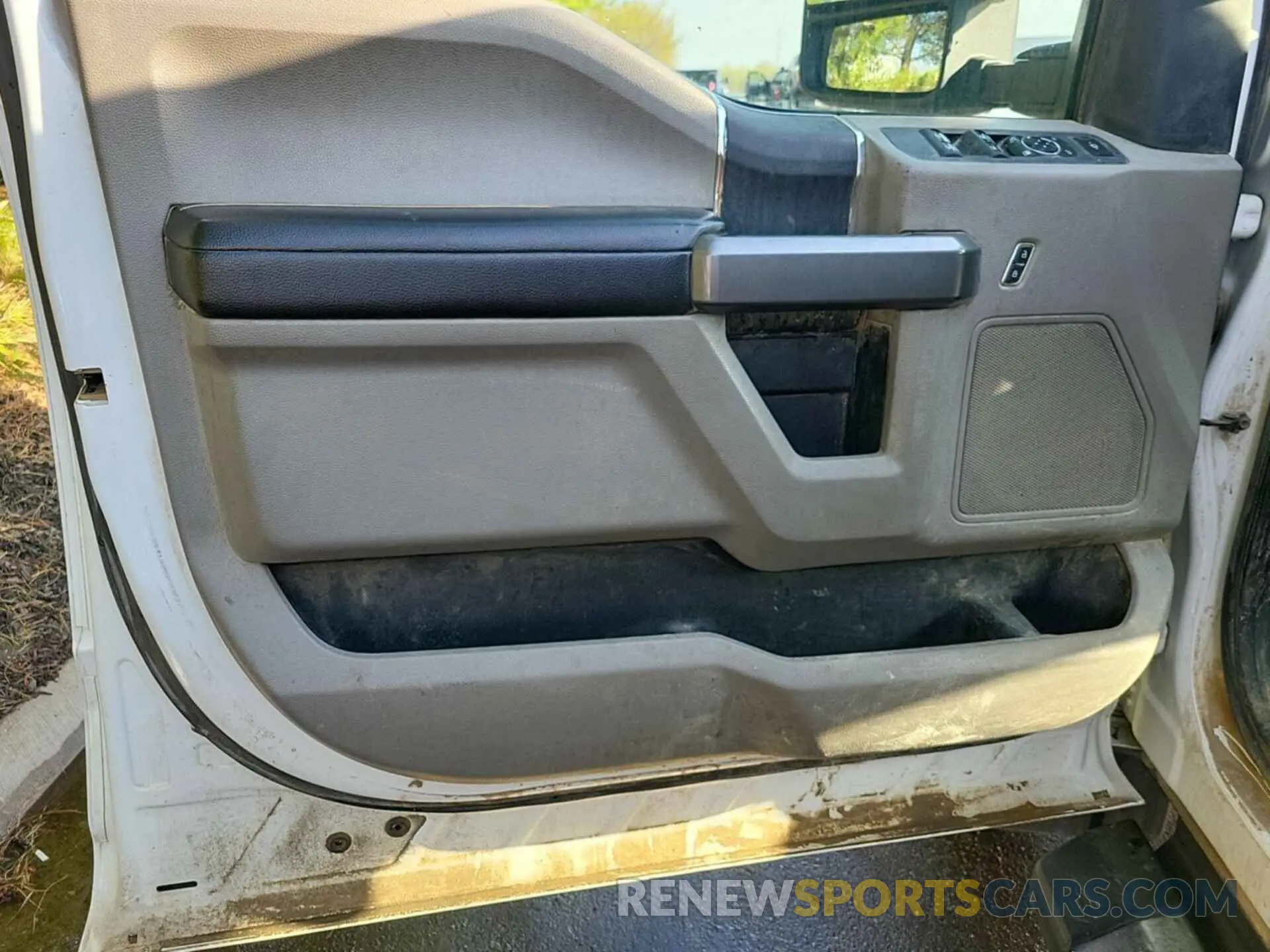 15 Photograph of a damaged car 1FT7W2BT7LED98668 FORD F250 2020