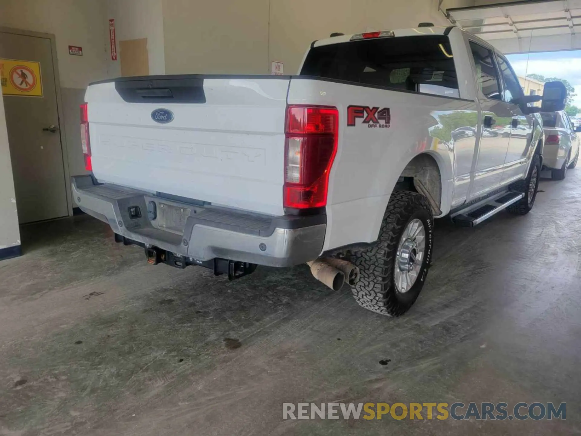 25 Photograph of a damaged car 1FT7W2BT8LED70894 FORD F250 2020