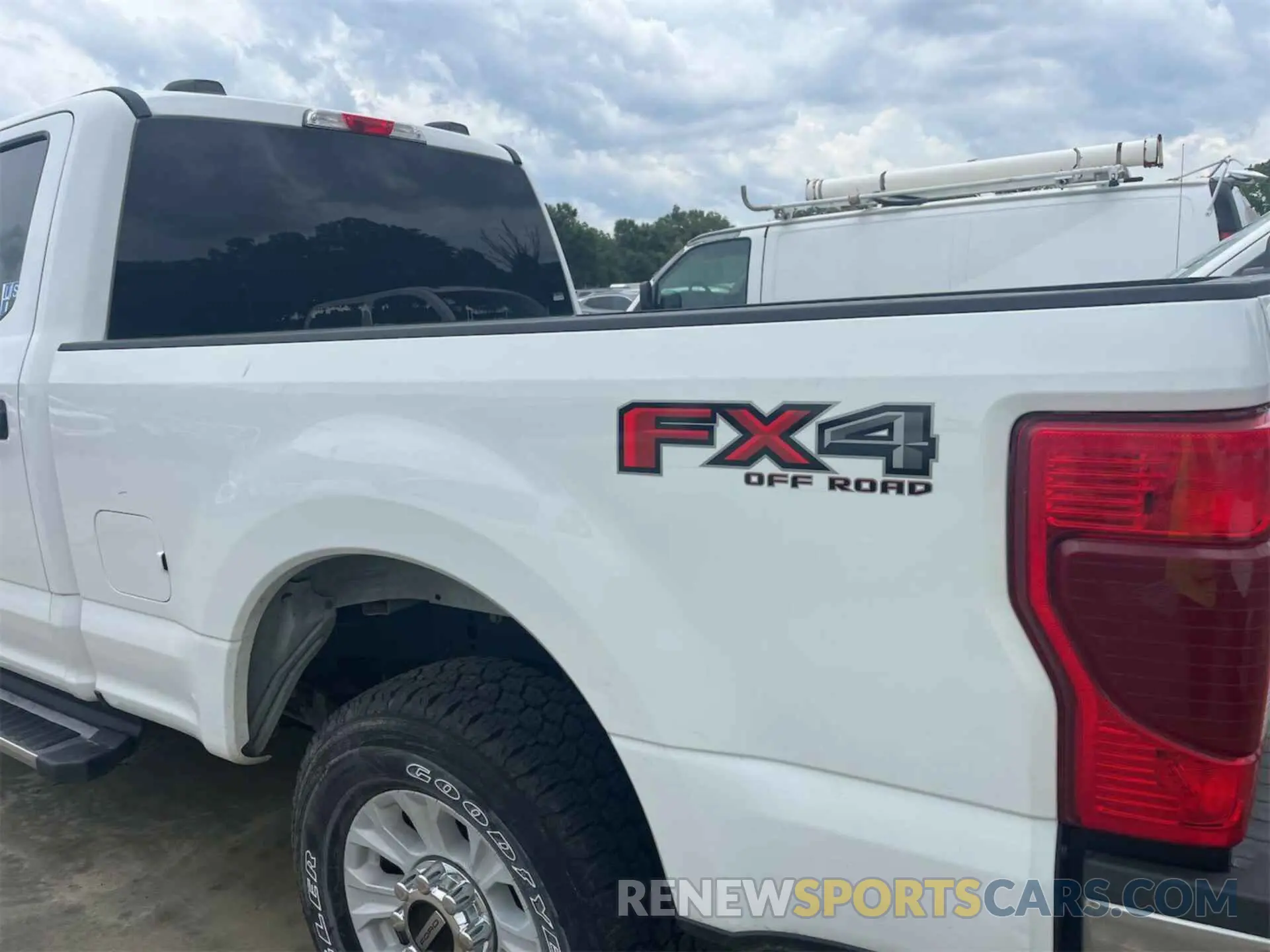 32 Photograph of a damaged car 1FT7W2BT4MED57335 FORD F250 2021