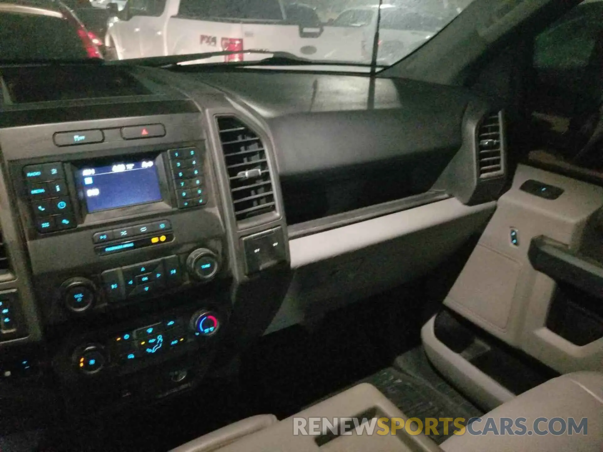 18 Photograph of a damaged car 1FT7X2B64NEE58173 FORD F250 2022