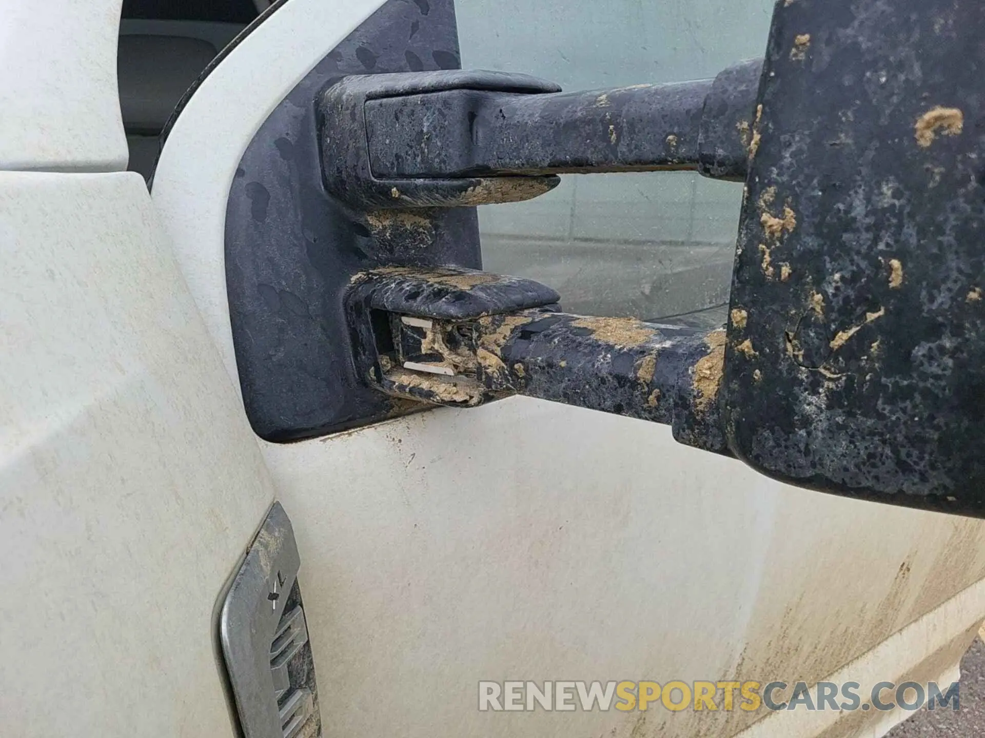 28 Photograph of a damaged car 1FT7X2B64NEE67861 FORD F250 2022