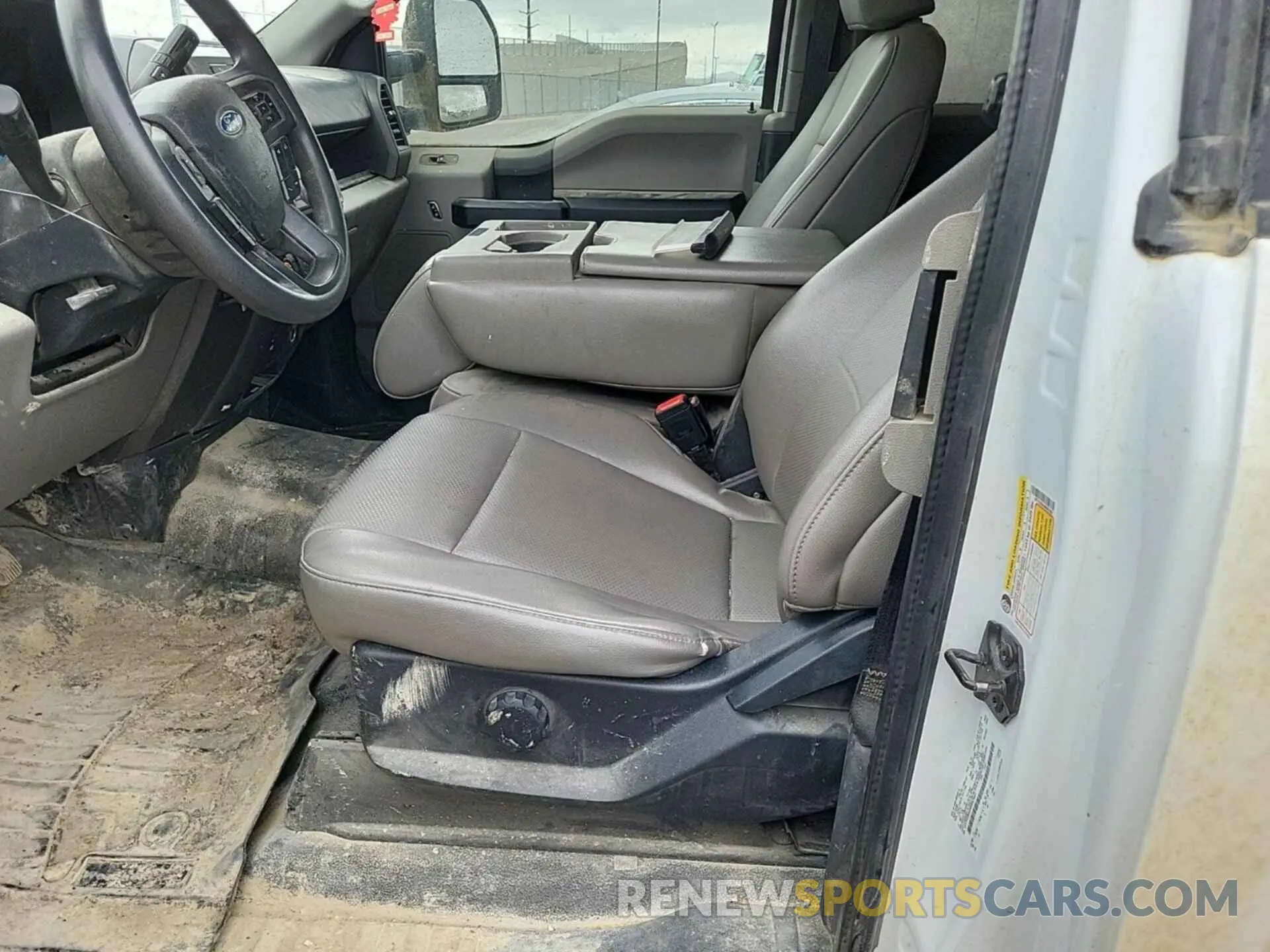 37 Photograph of a damaged car 1FT7X2B64NEE67861 FORD F250 2022