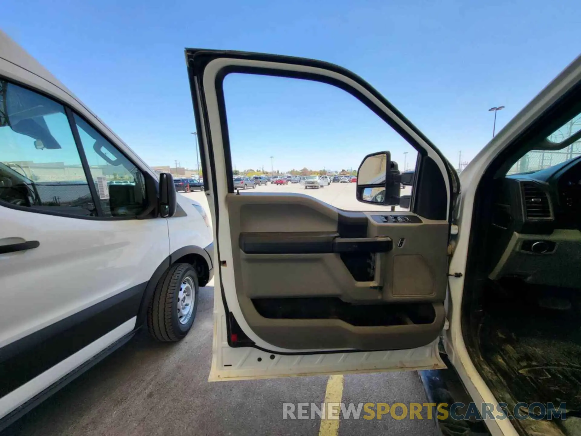 10 Photograph of a damaged car 1FT7X2B69NEE58170 FORD F250 2022