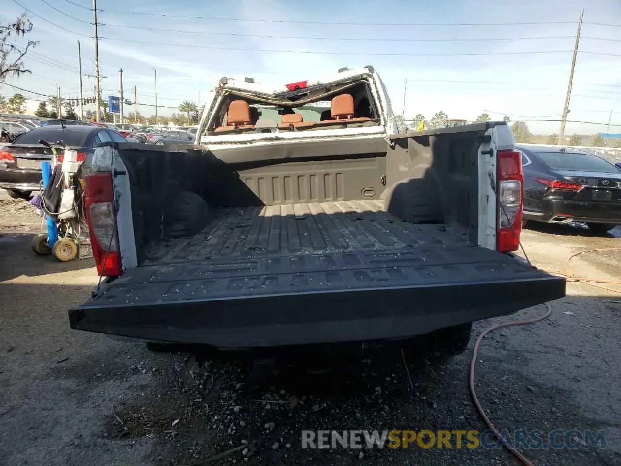 6 Photograph of a damaged car 1FT8W2BT2NED03182 FORD F250 2022