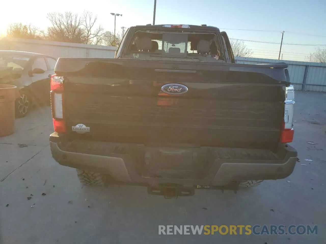 6 Photograph of a damaged car 1FT8W2BT4NEC60416 FORD F250 2022