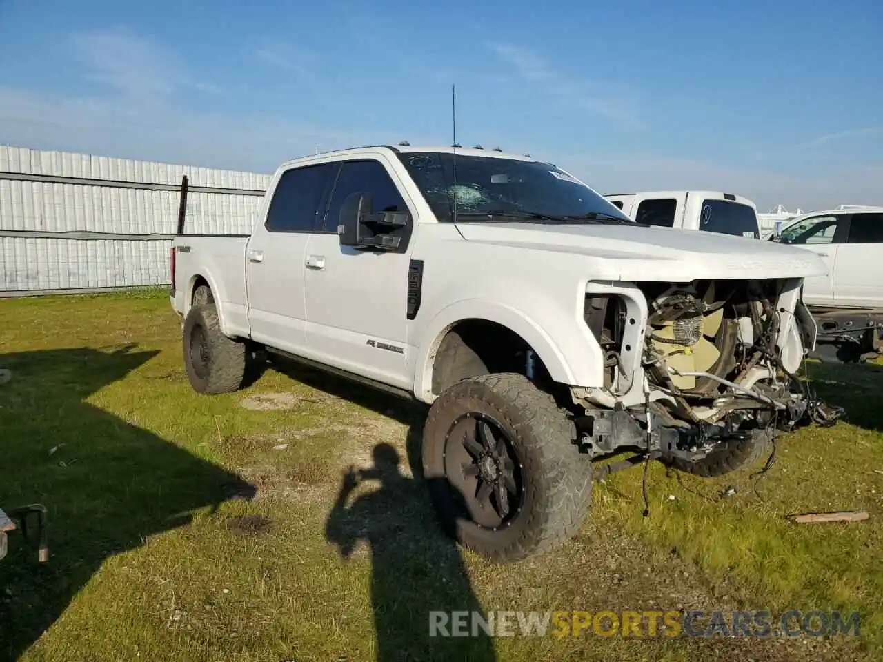 4 Photograph of a damaged car 1FT8W2BT4NEE40317 FORD F250 2022