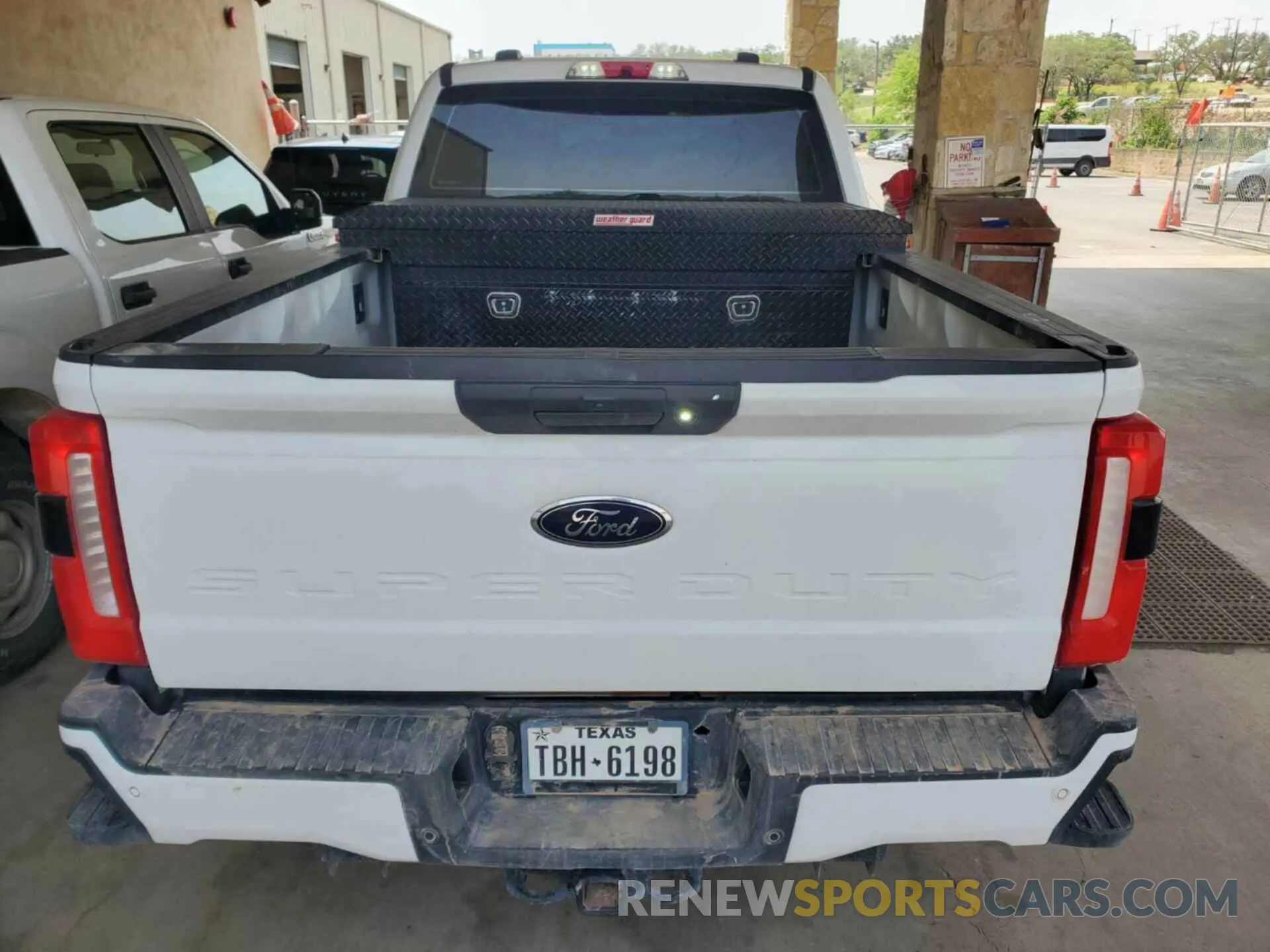 1 Photograph of a damaged car 1FT8W2BN5PEC99309 FORD F250 2023