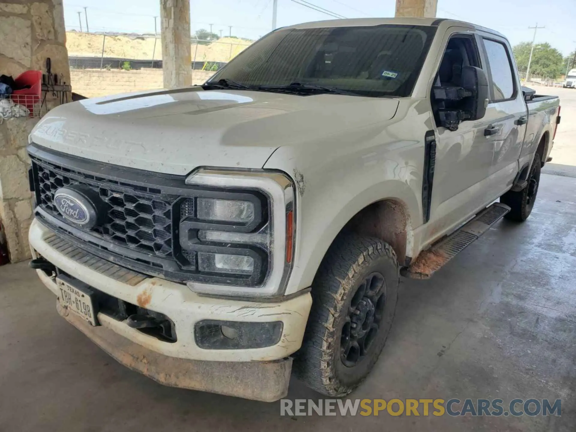 22 Photograph of a damaged car 1FT8W2BN5PEC99309 FORD F250 2023