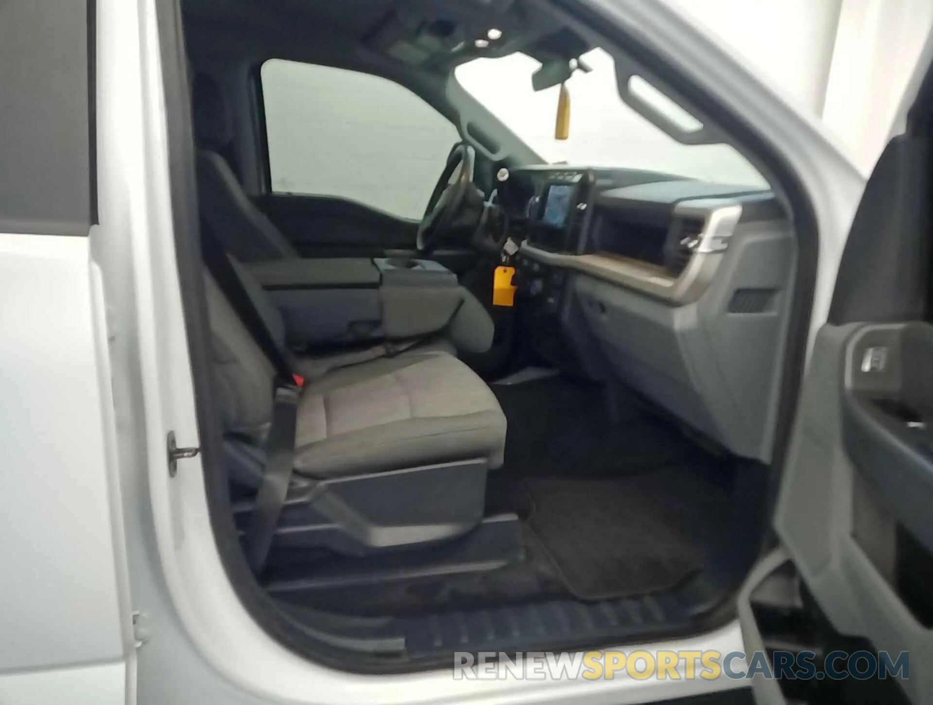 17 Photograph of a damaged car 1FT8W2BT0PEC15086 FORD F250 2023