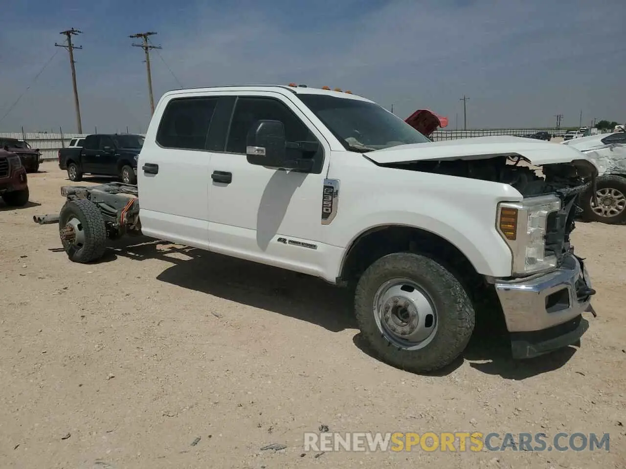 4 Photograph of a damaged car 1FD8W3HT0KED39375 FORD F350 2019